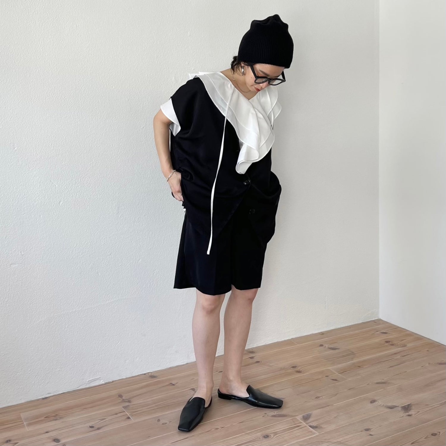 【SAMPLE】over size satin like vest / black