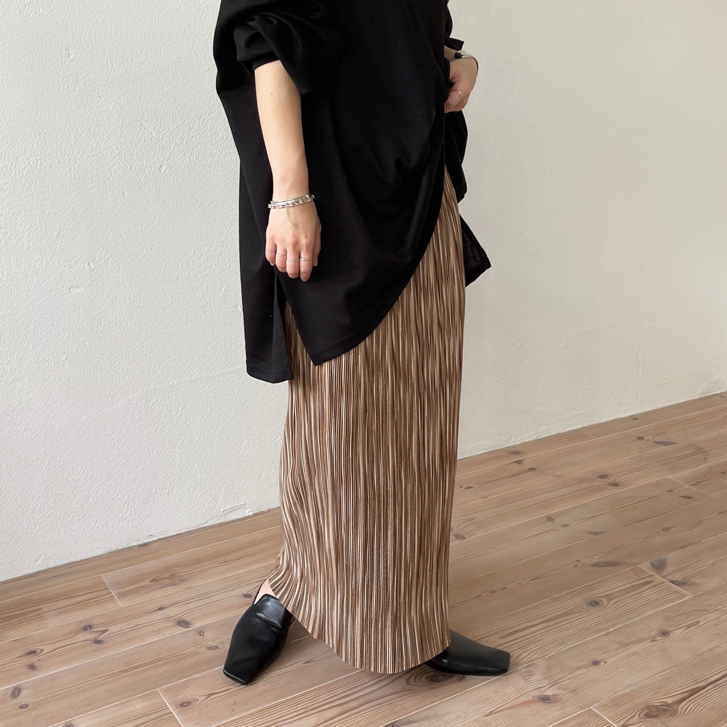 daily daily super stretch pleats skirt / mont blanc