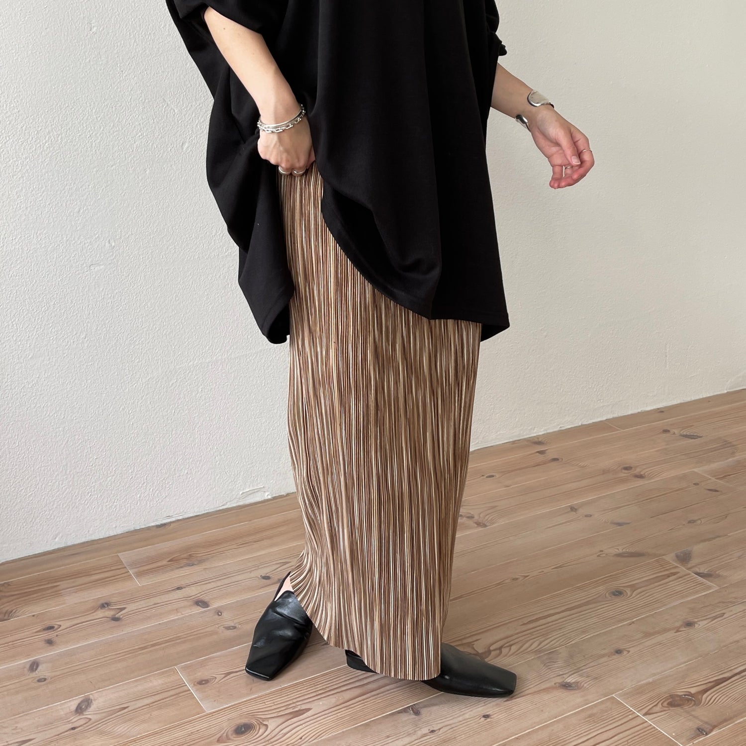 daily daily super stretch pleats skirt / mont blanc