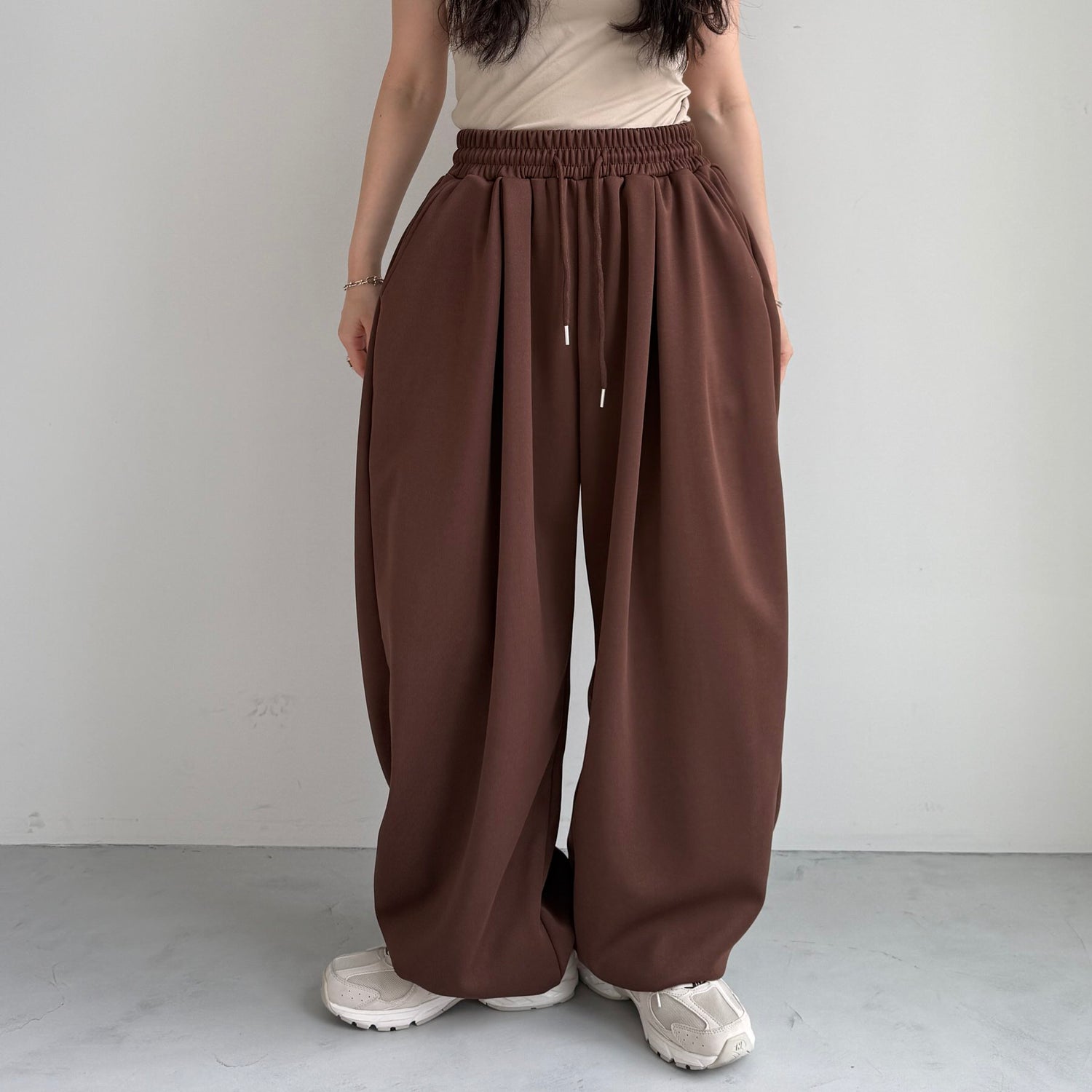 super loose sweat pants / brown