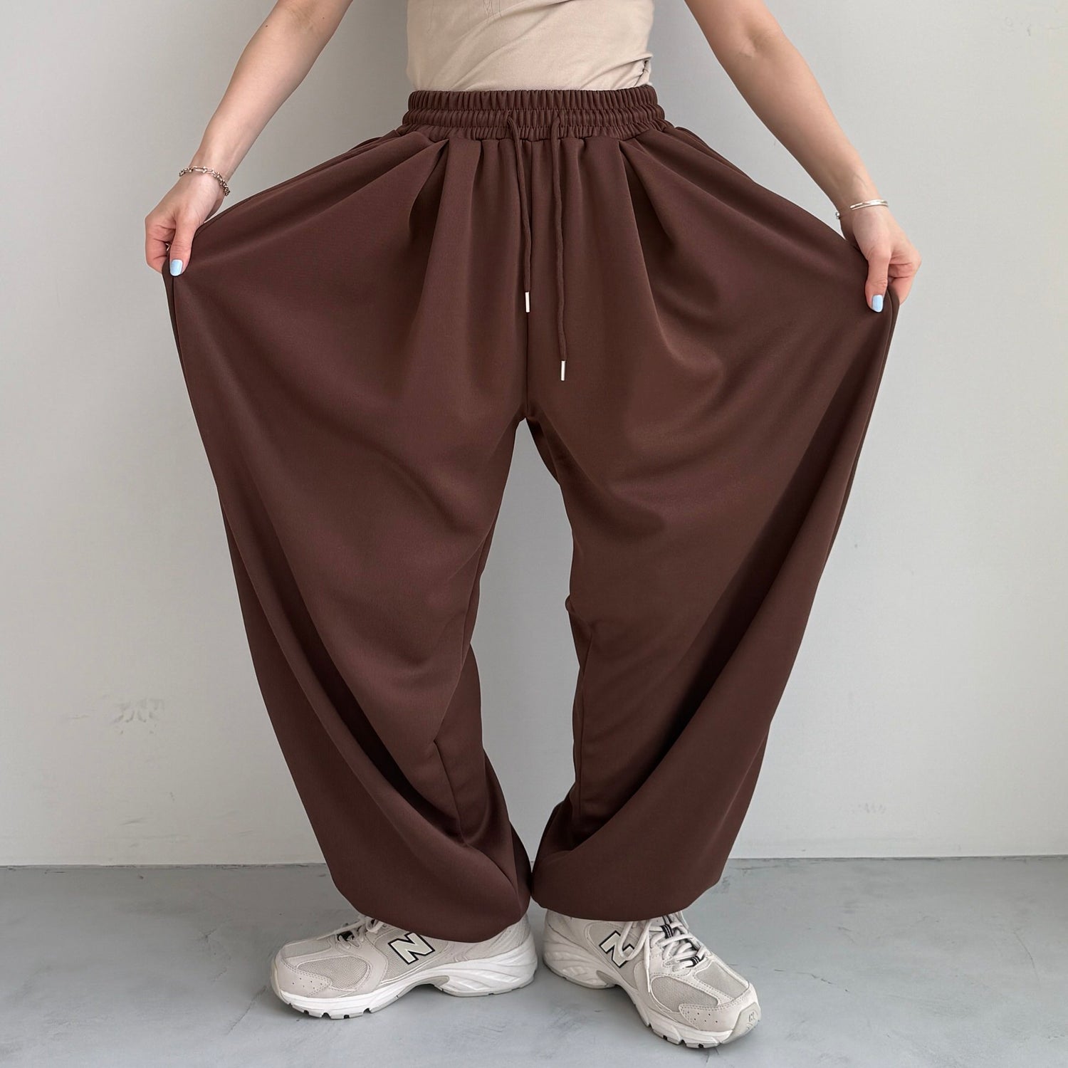 super loose sweat pants / brown