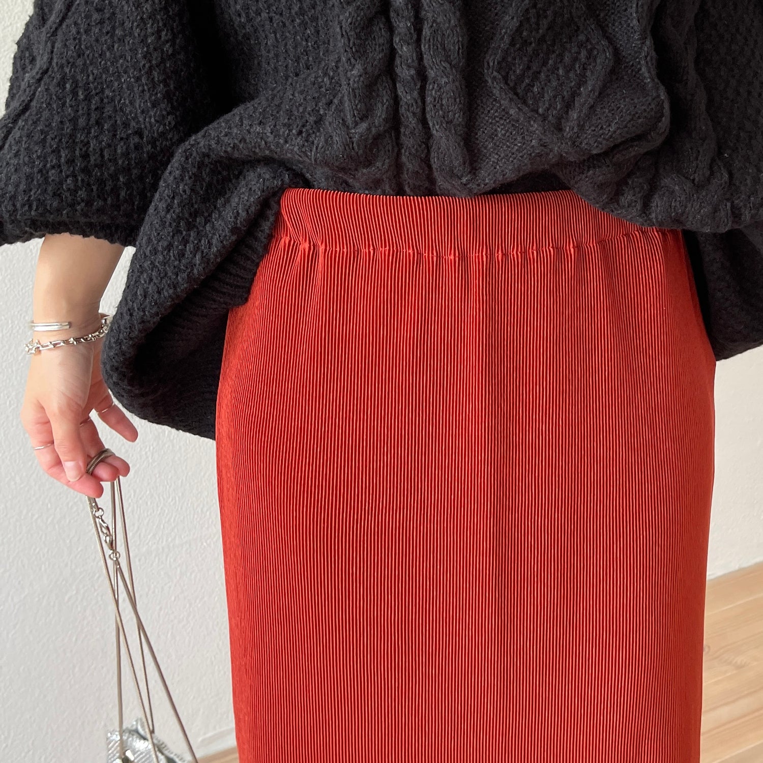 daily daily super stretch pleats skirt / bordeaux