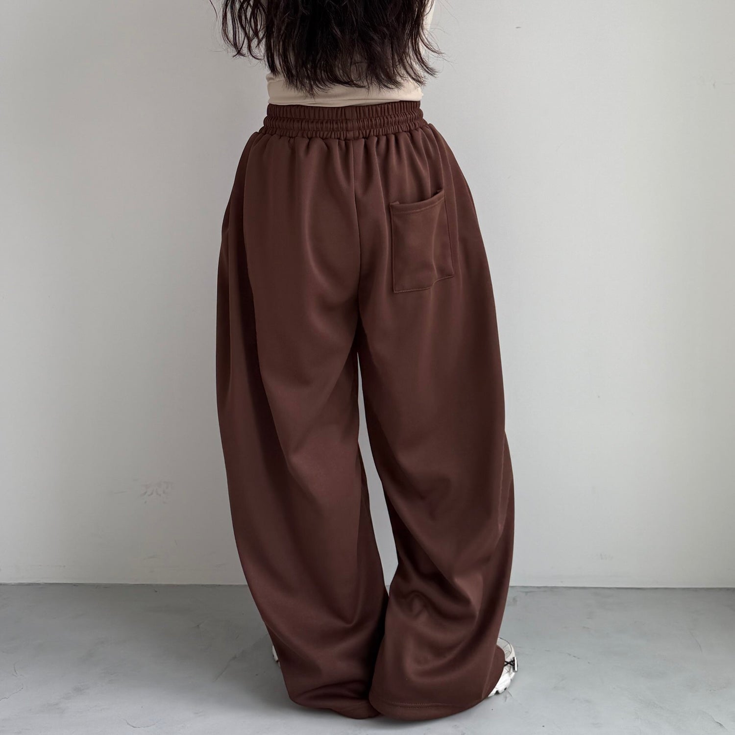 super loose sweat pants / brown
