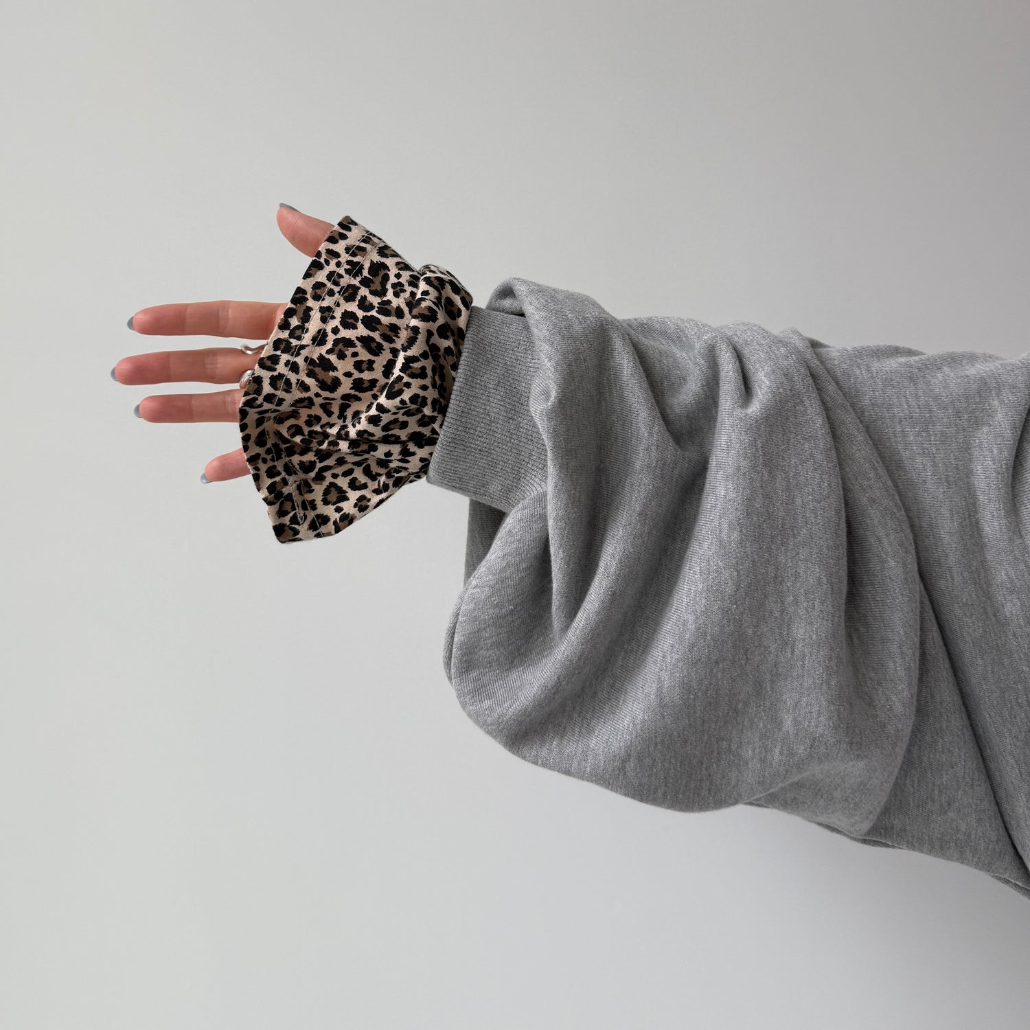 URAKE OSUMITSUKI sweat / blue
