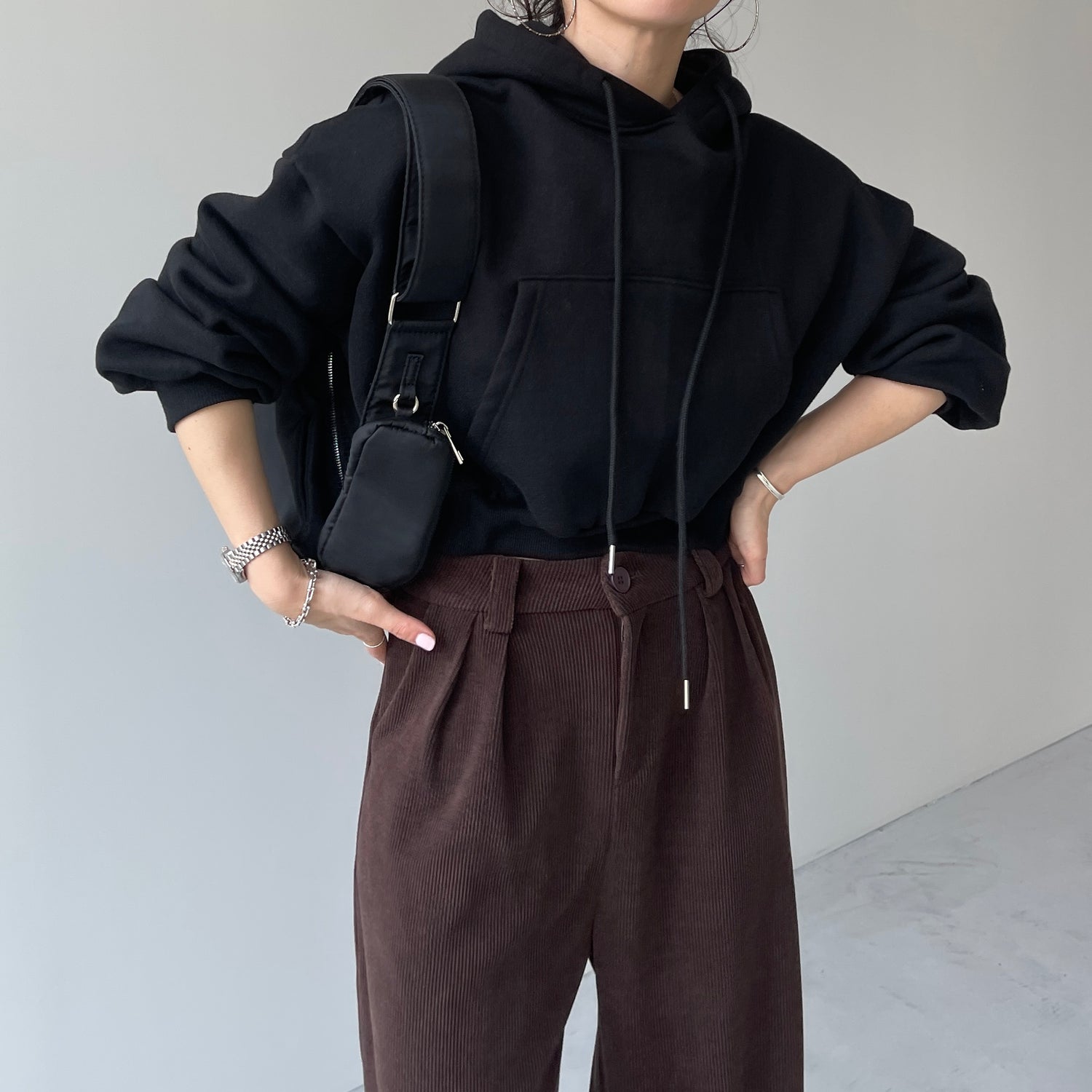 egg short hoodie / black