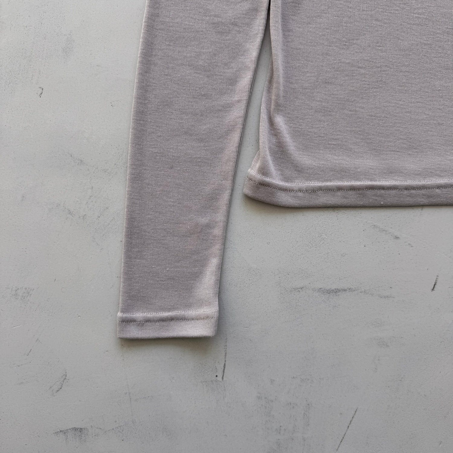 KASANE sheer tee / gray