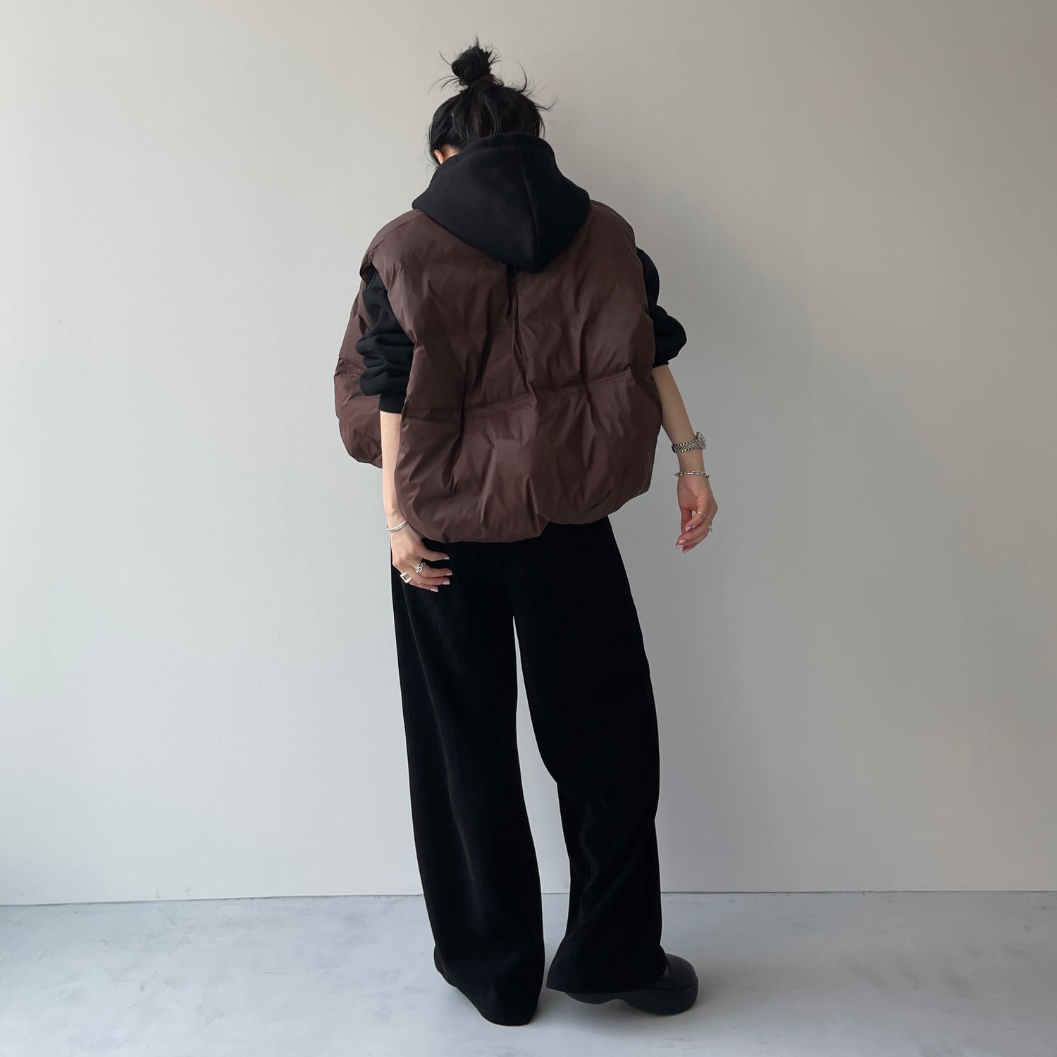 egg down vest / brown