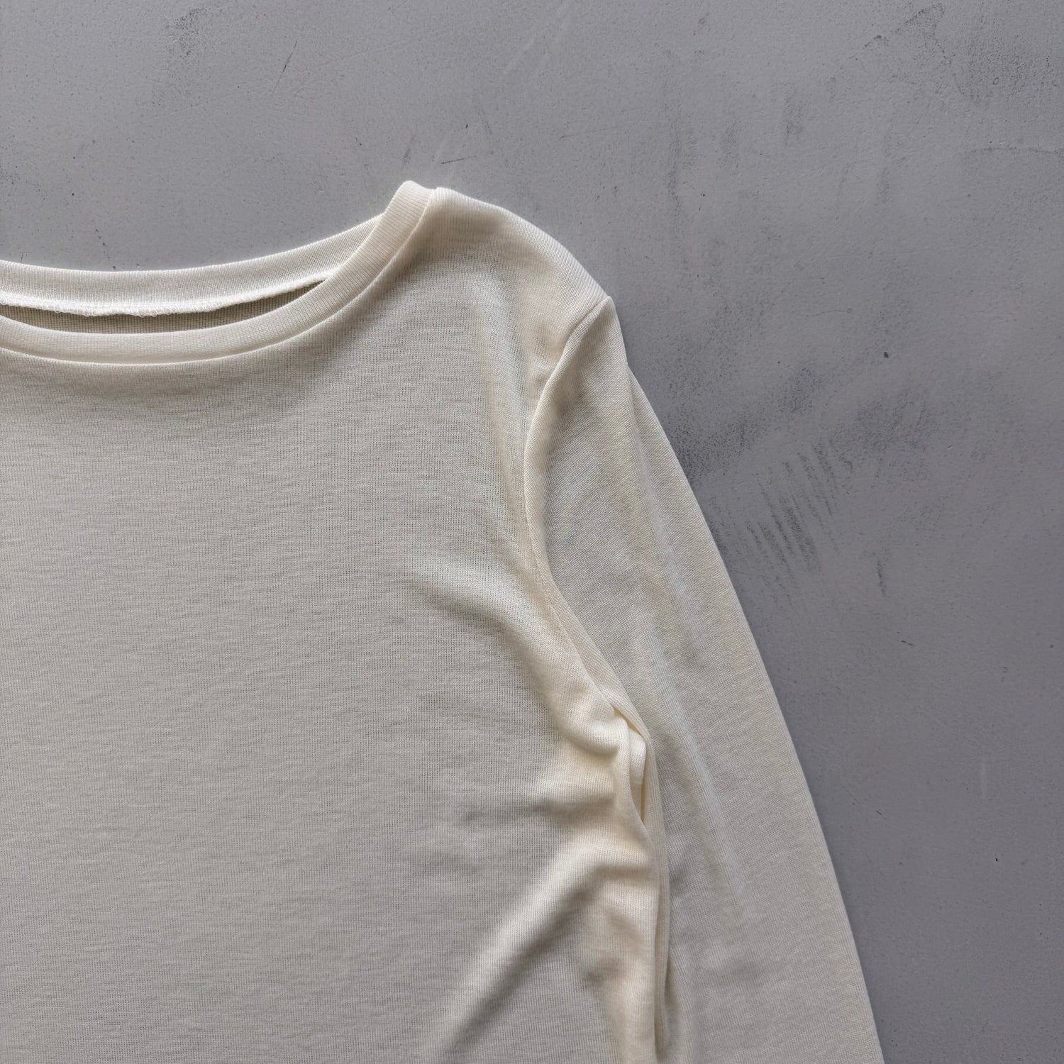 KASANE sheer tee / white