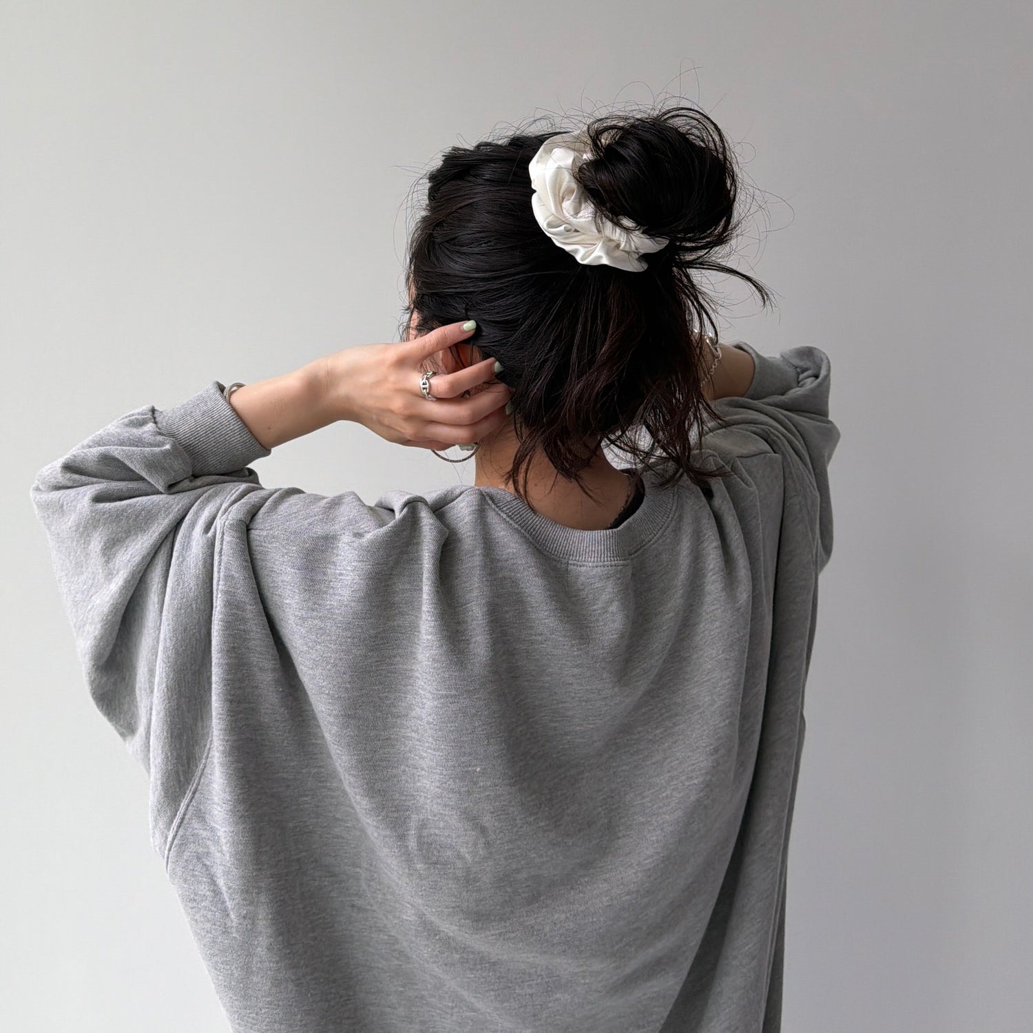 【2点SET】satin pouch chouchou ×  milky lace camisole