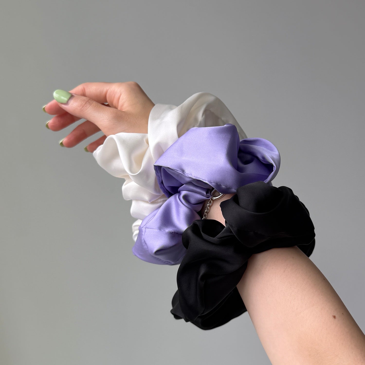 【2点SET】satin pouch chouchou ×  milky lace camisole