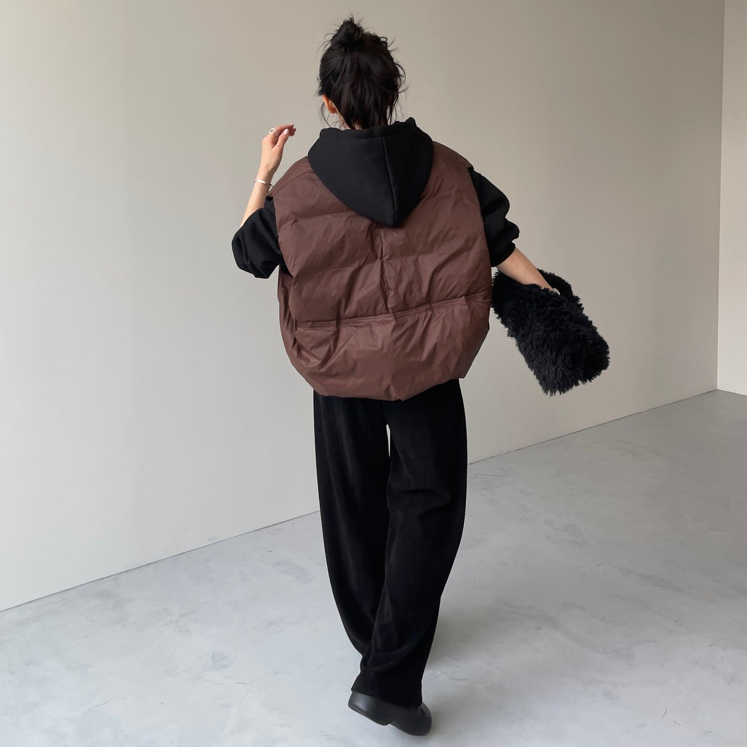 egg down vest / brown