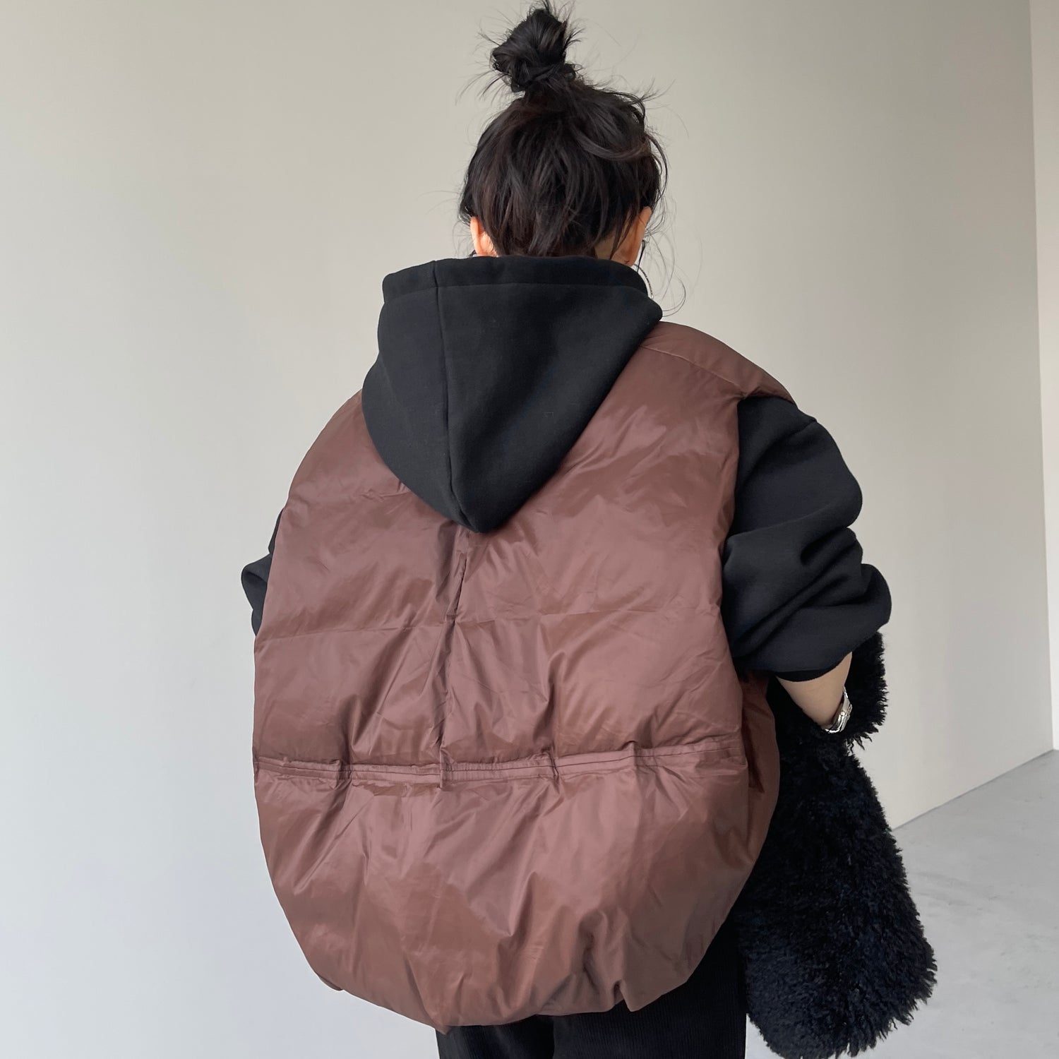 egg down vest / brown