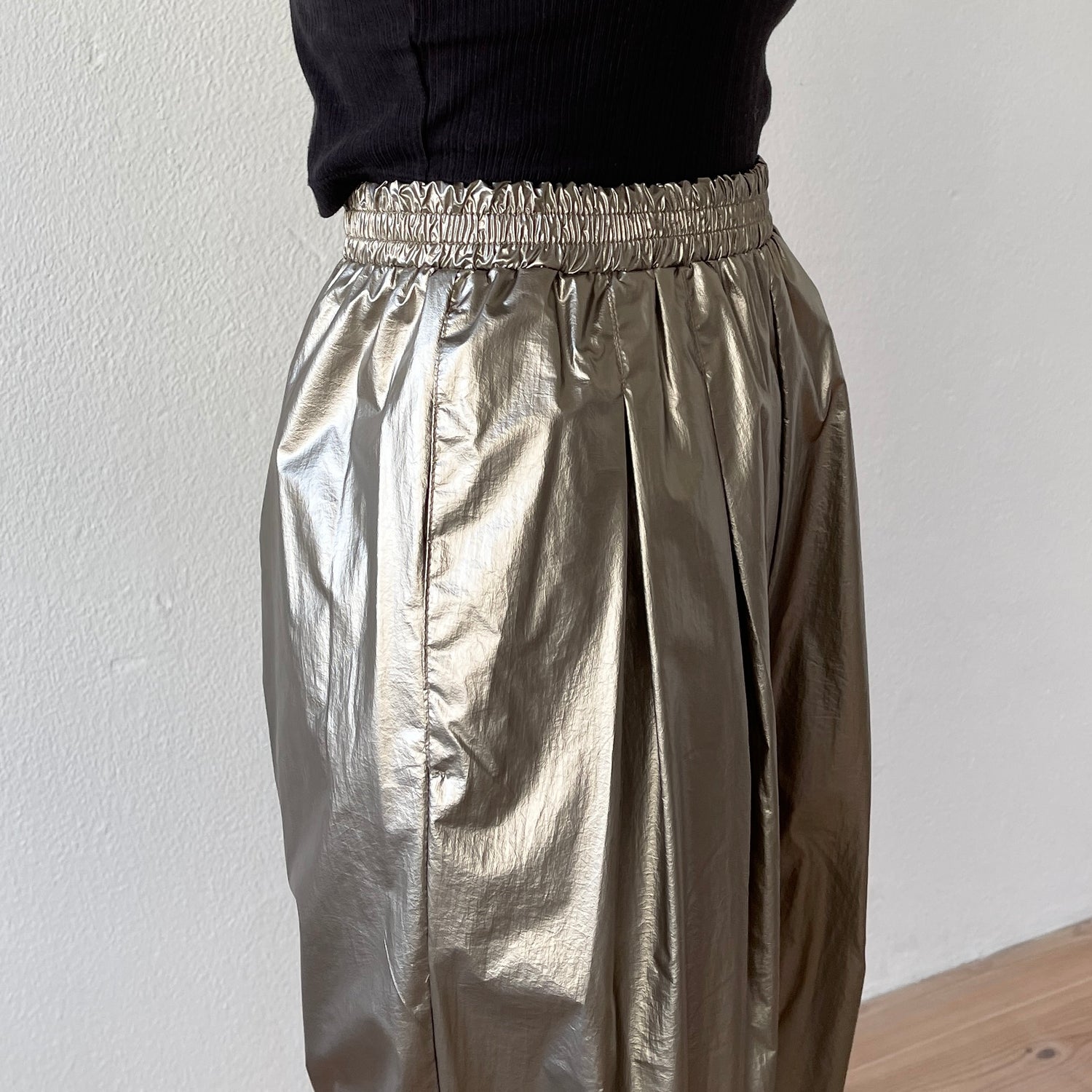 double tuck metallic pants / gold （メニーメニーギャザースカート ...