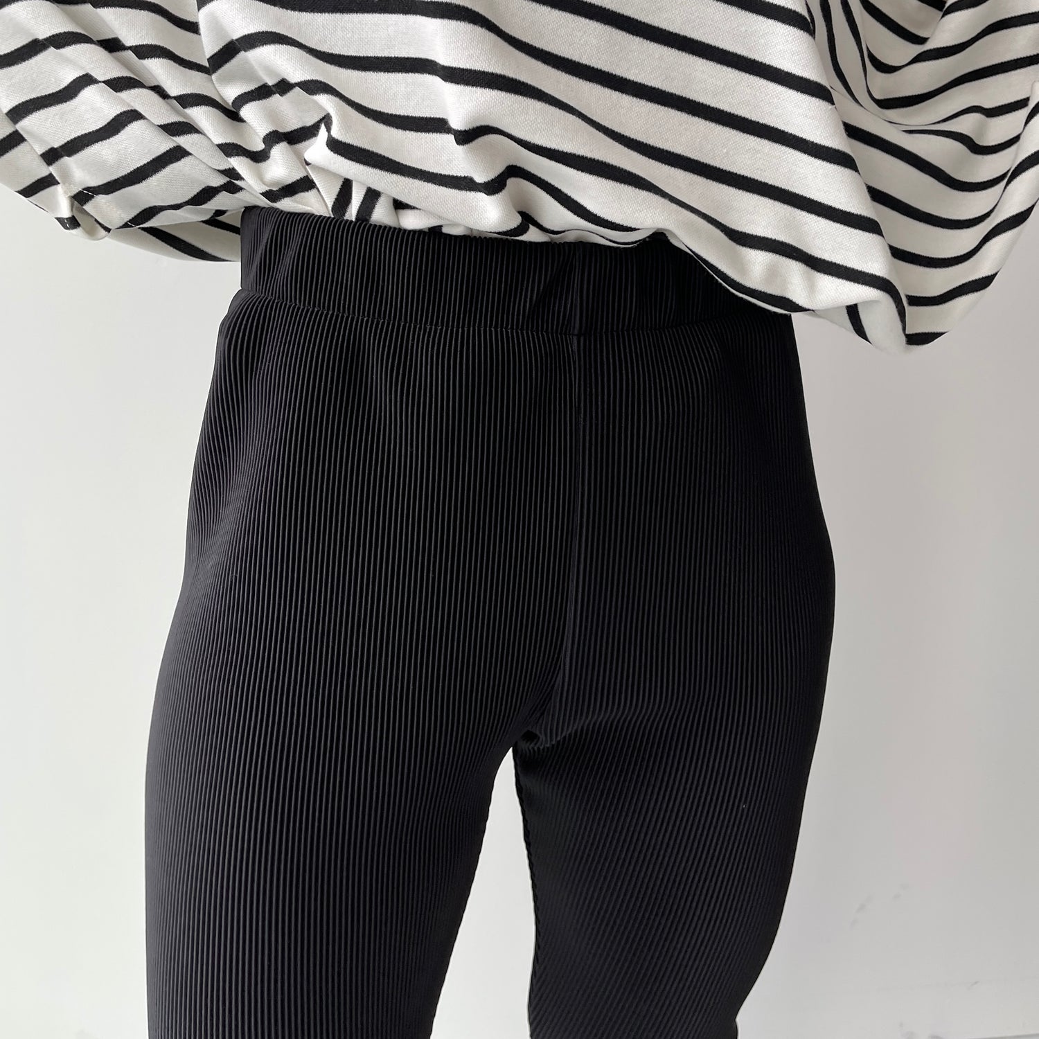 daily daily super stretch pleats flare pants / cherry red