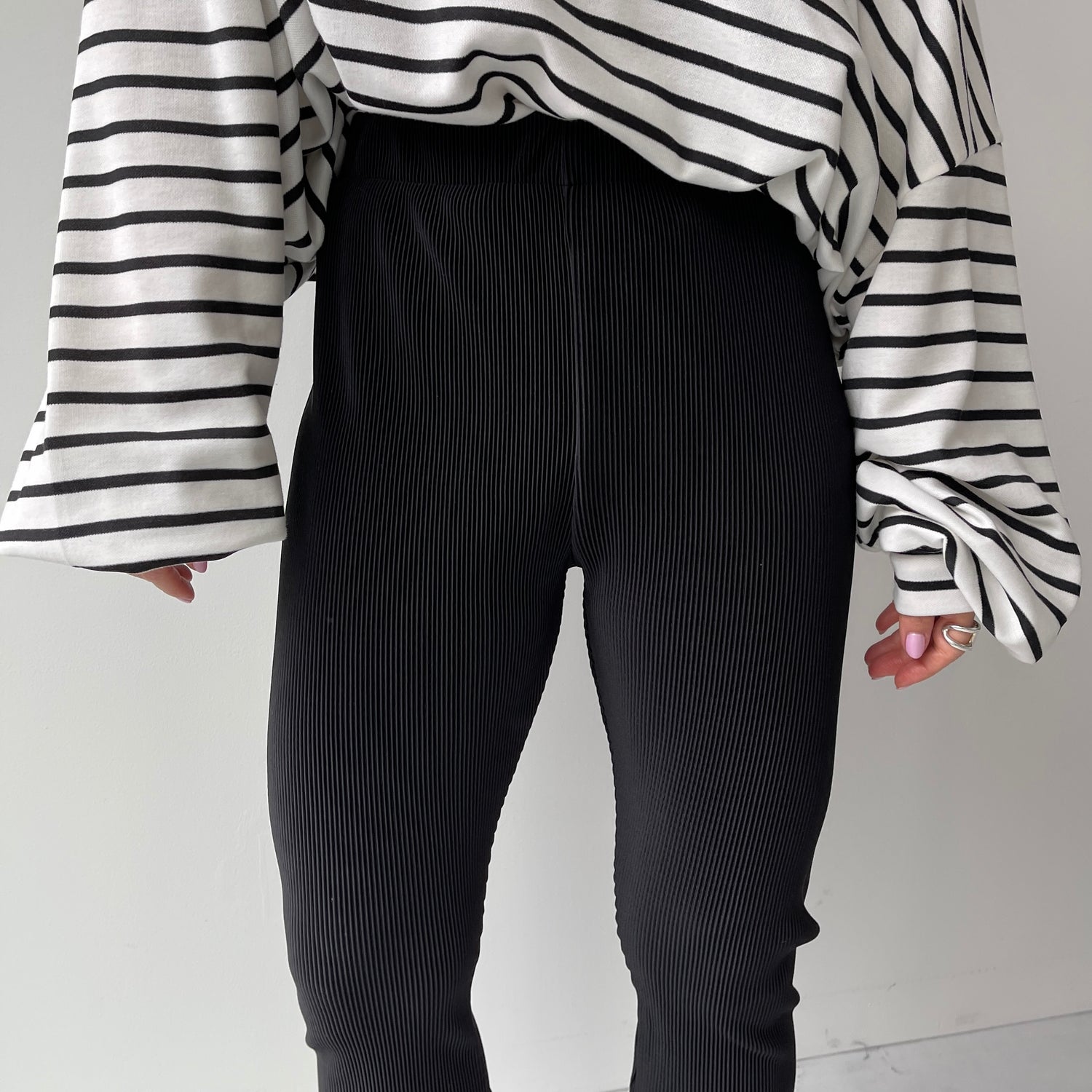 daily daily super stretch pleats flare pants / cherry red