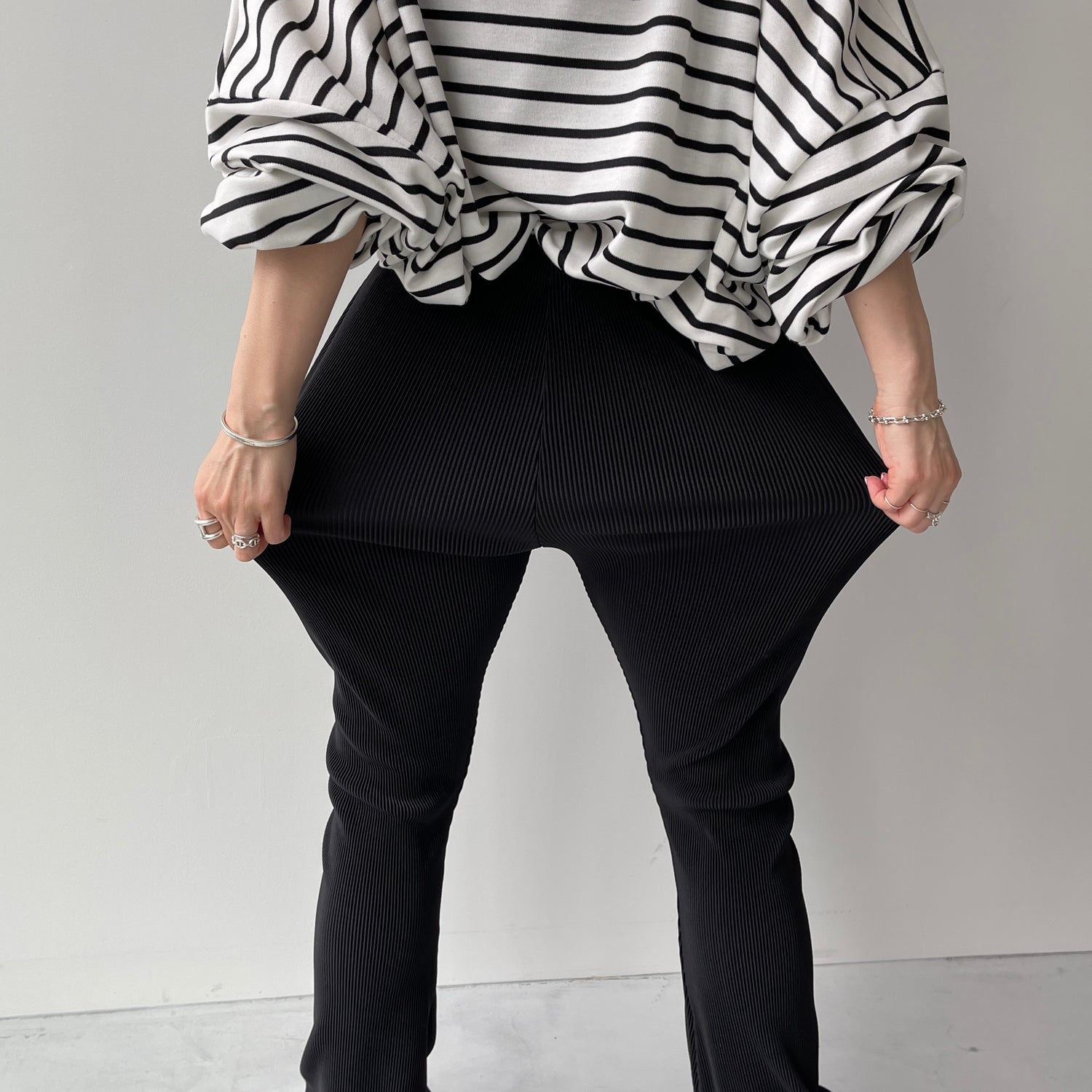 daily daily super stretch pleats flare pants / cherry red