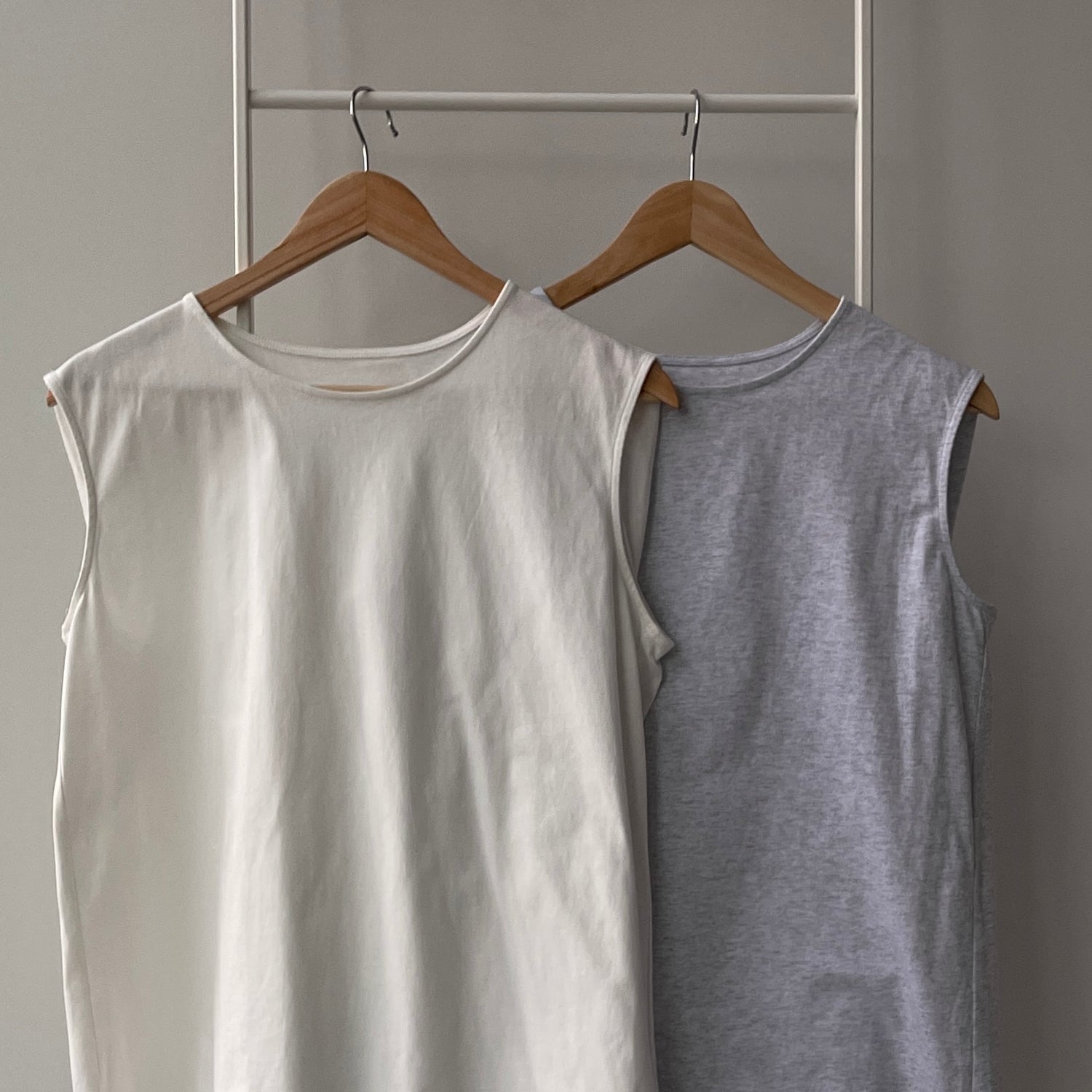 CHIRARISM tank top / gray [FREEのみ]