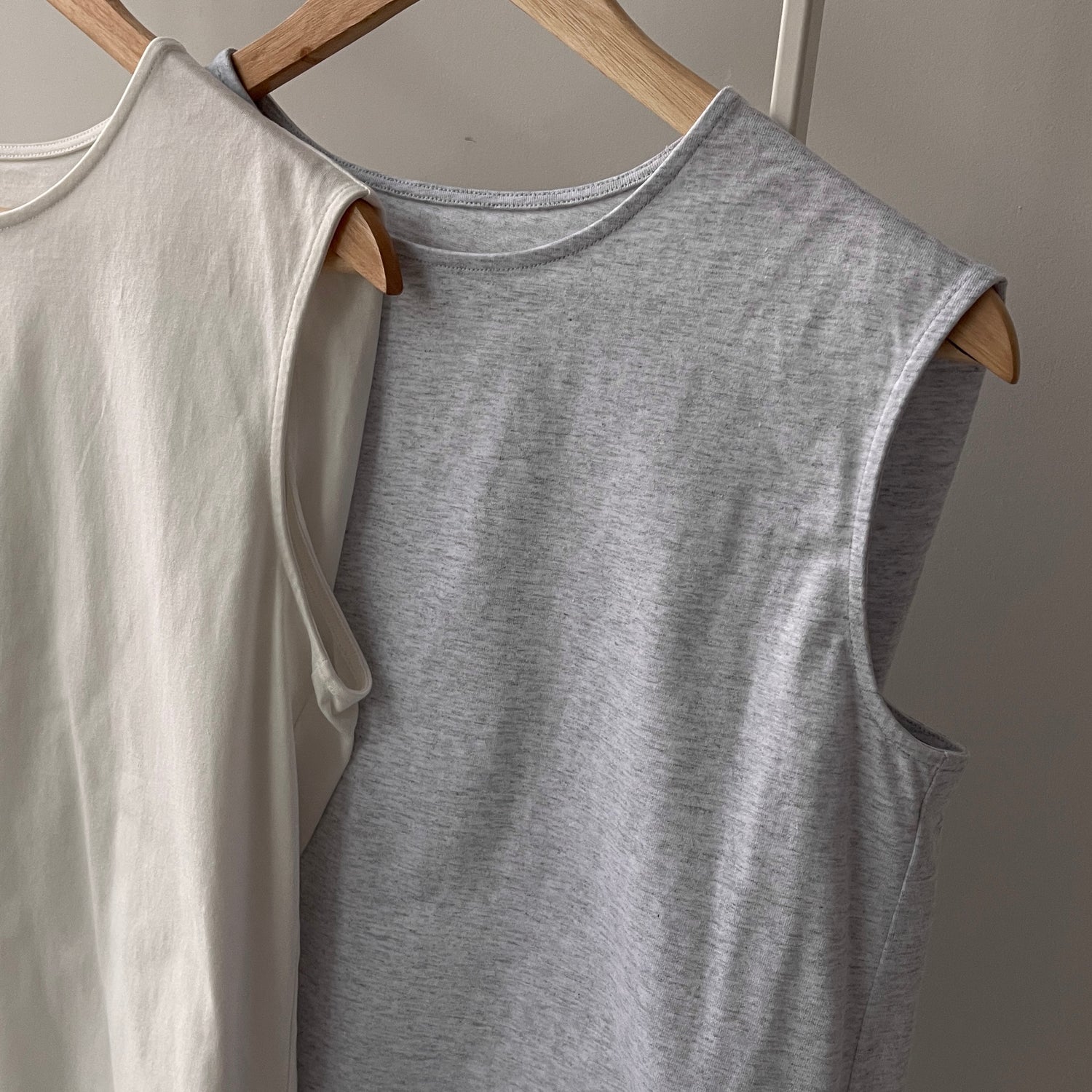 CHIRARISM tank top / gray [FREEのみ]