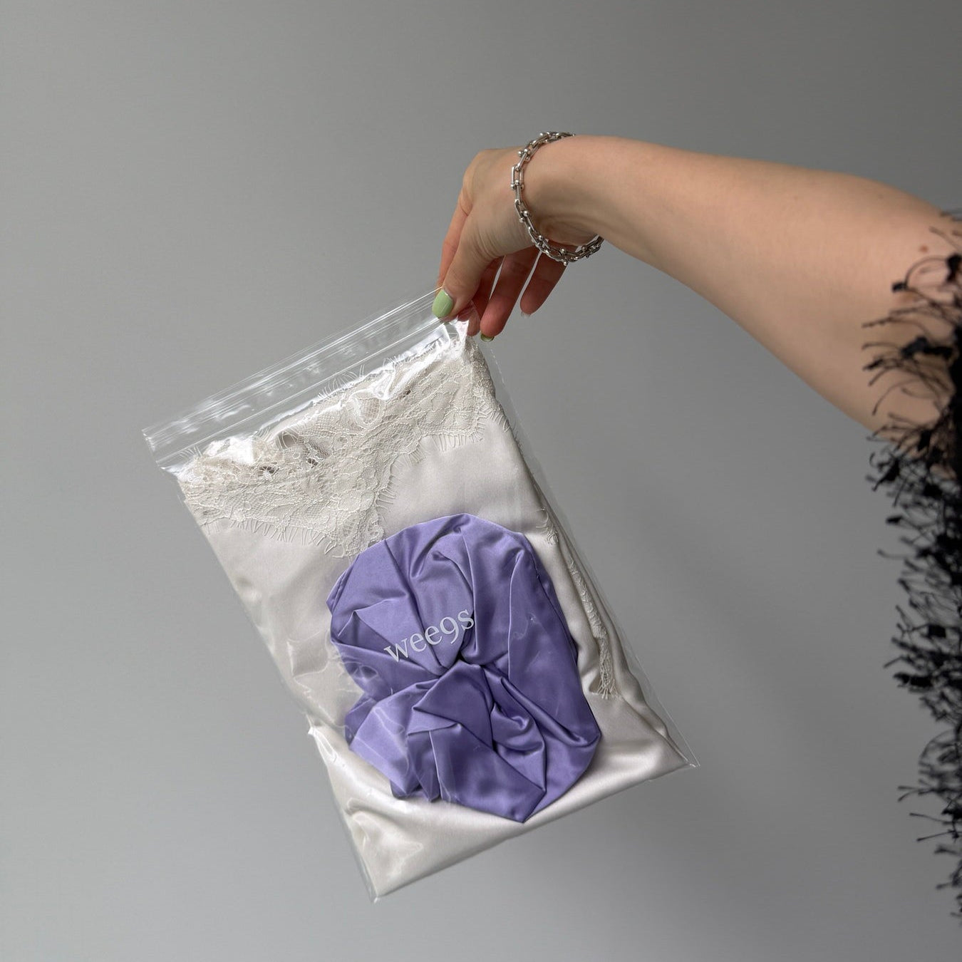 【2点SET】satin pouch chouchou ×  milky lace camisole