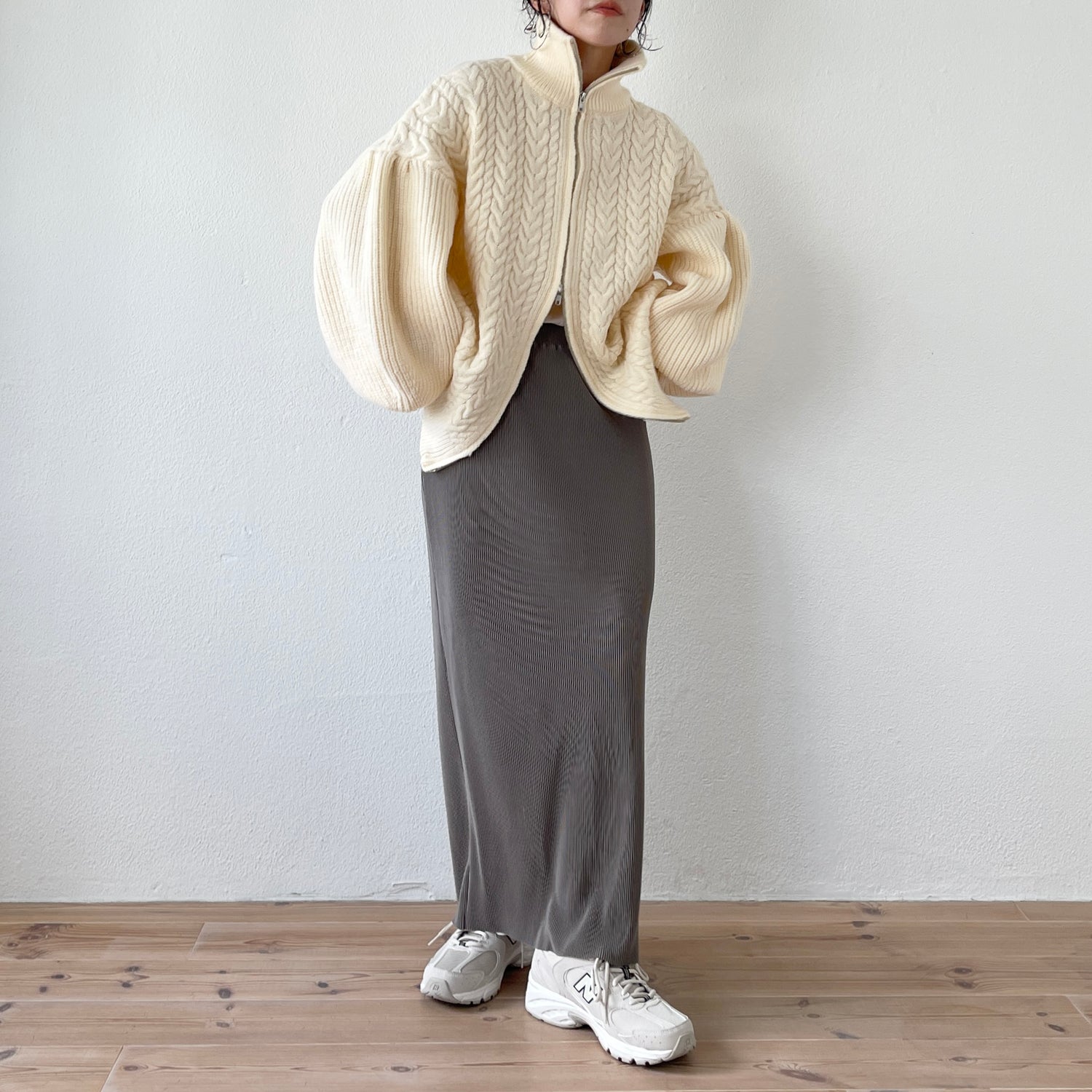 volume sleeve cable knit cardigan / ivory