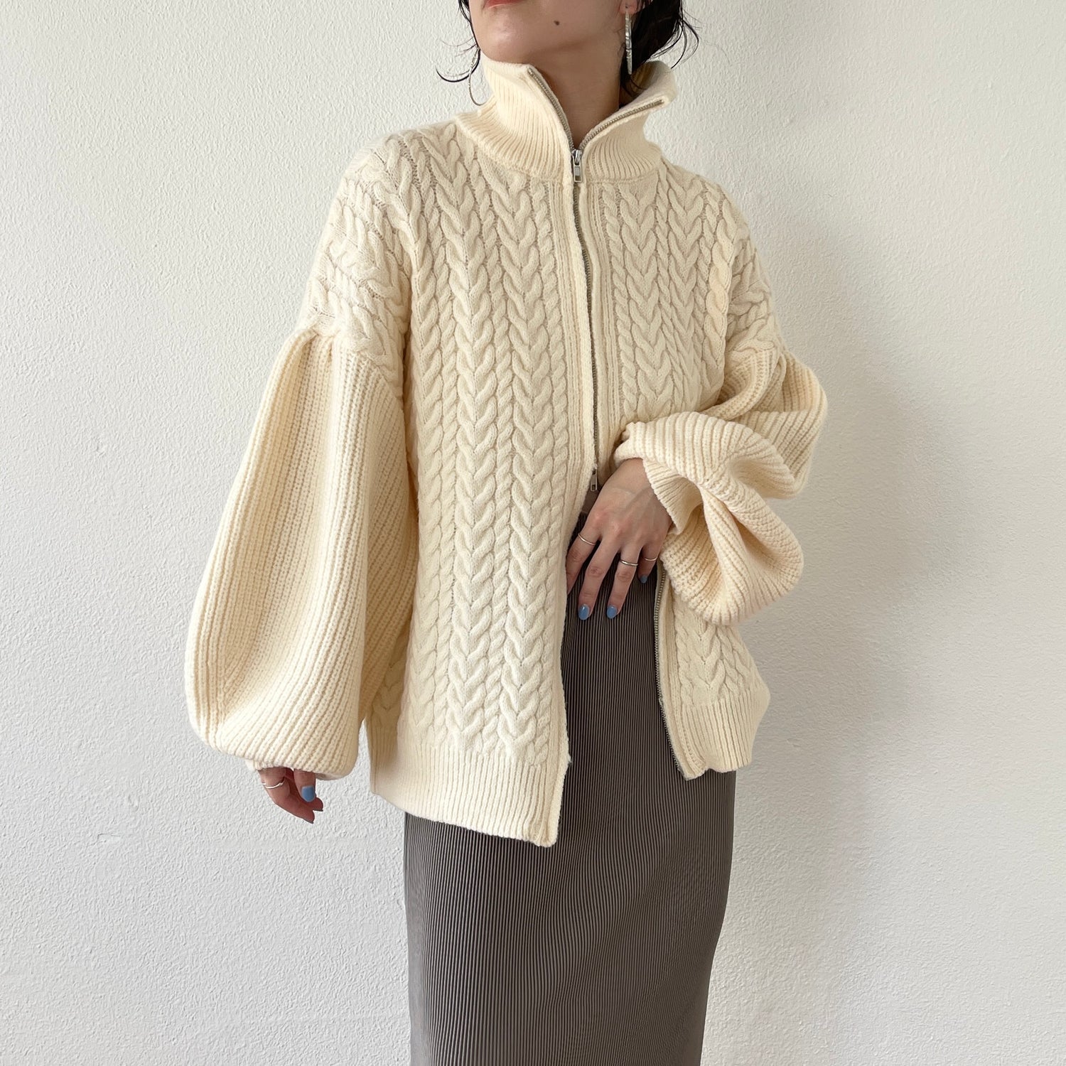 volume sleeve cable knit cardigan / ivory | wee9s | ウィークス