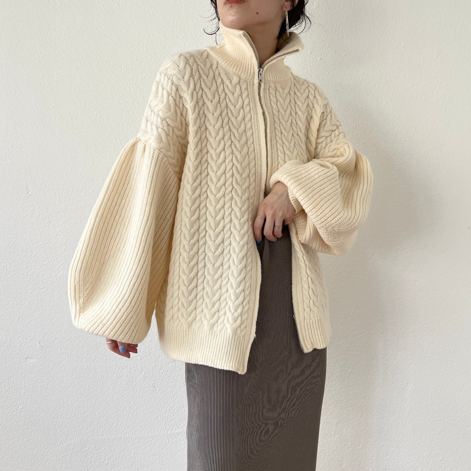 volume sleeve cable knit cardigan / ivory | wee9s | ウィークス