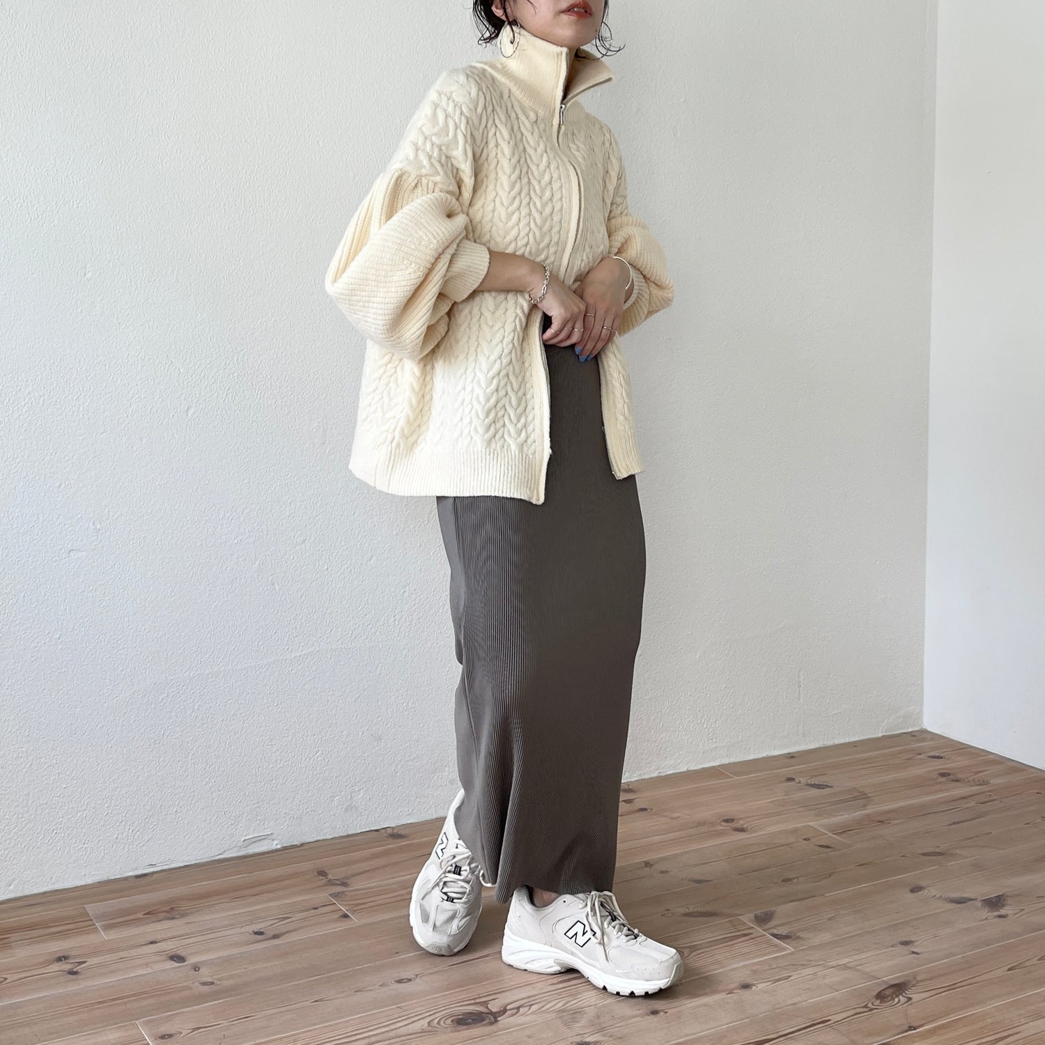 volume sleeve cable knit cardigan / ivory