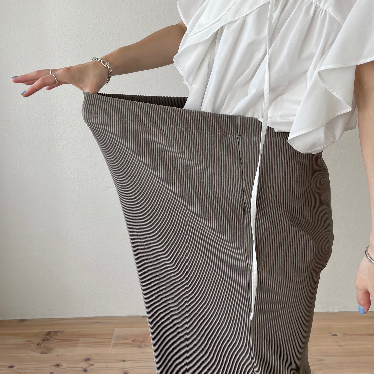 【SAMPLE】daily daily super stretch pleats skirt / grayish beige