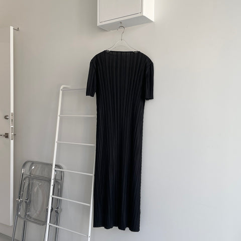 【SAMPLE】pleats sheer one piece / black