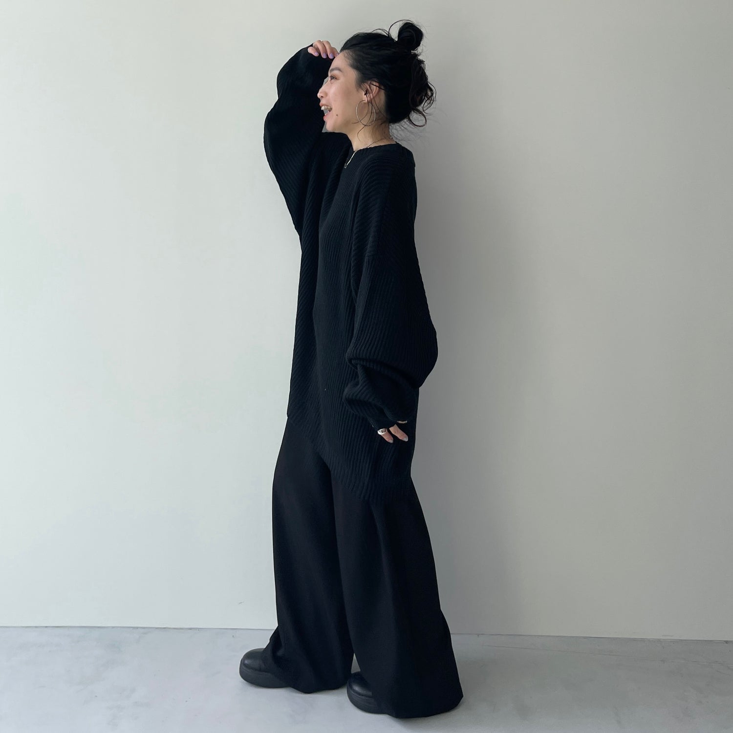 perfect silhouette super over knit / black