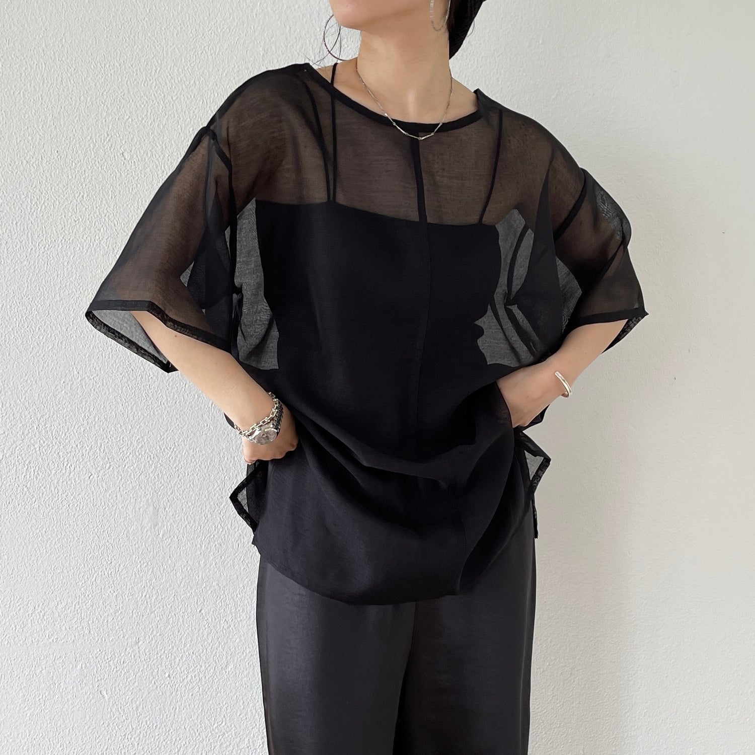 over size sheer tops / black