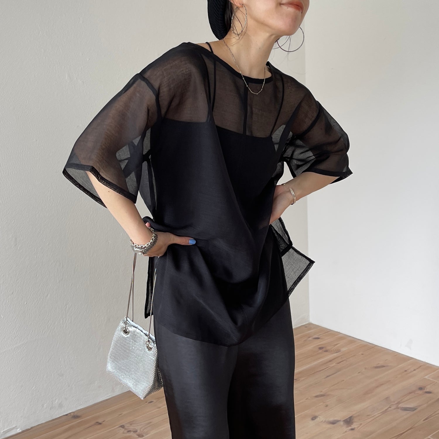 over size sheer tops / black