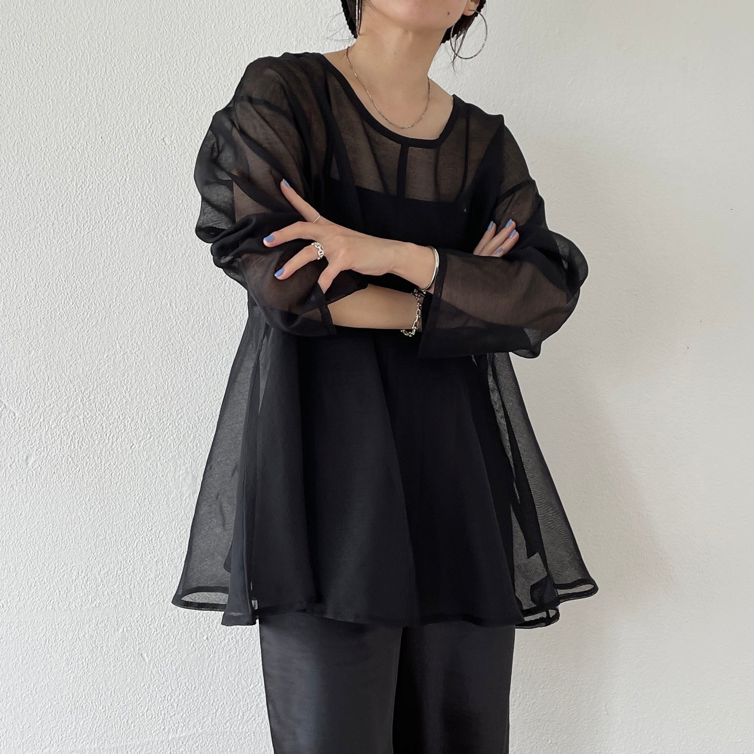 over size sheer flare tops / black