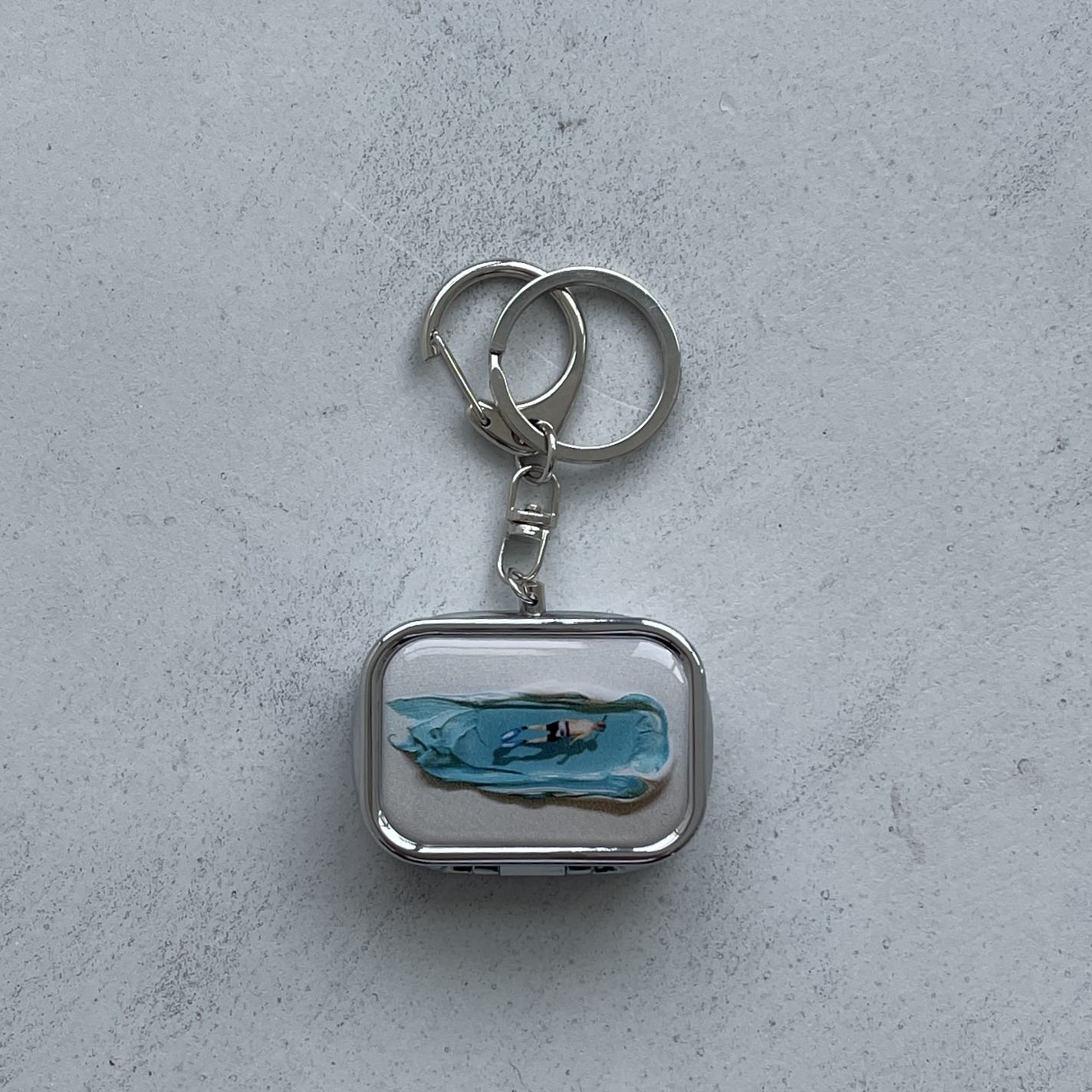 pill case / swim boy