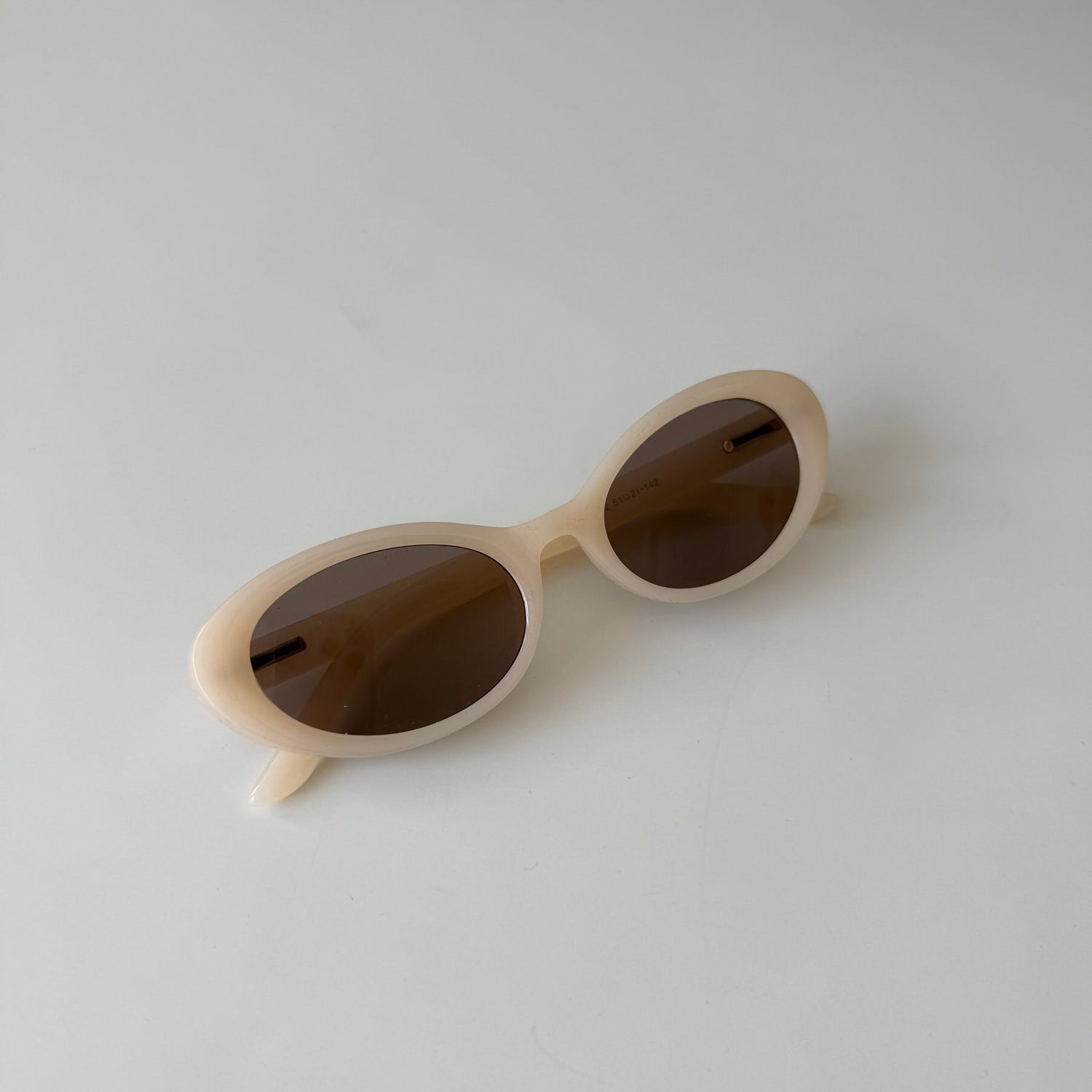 【SAMPLE】trendy sunglass