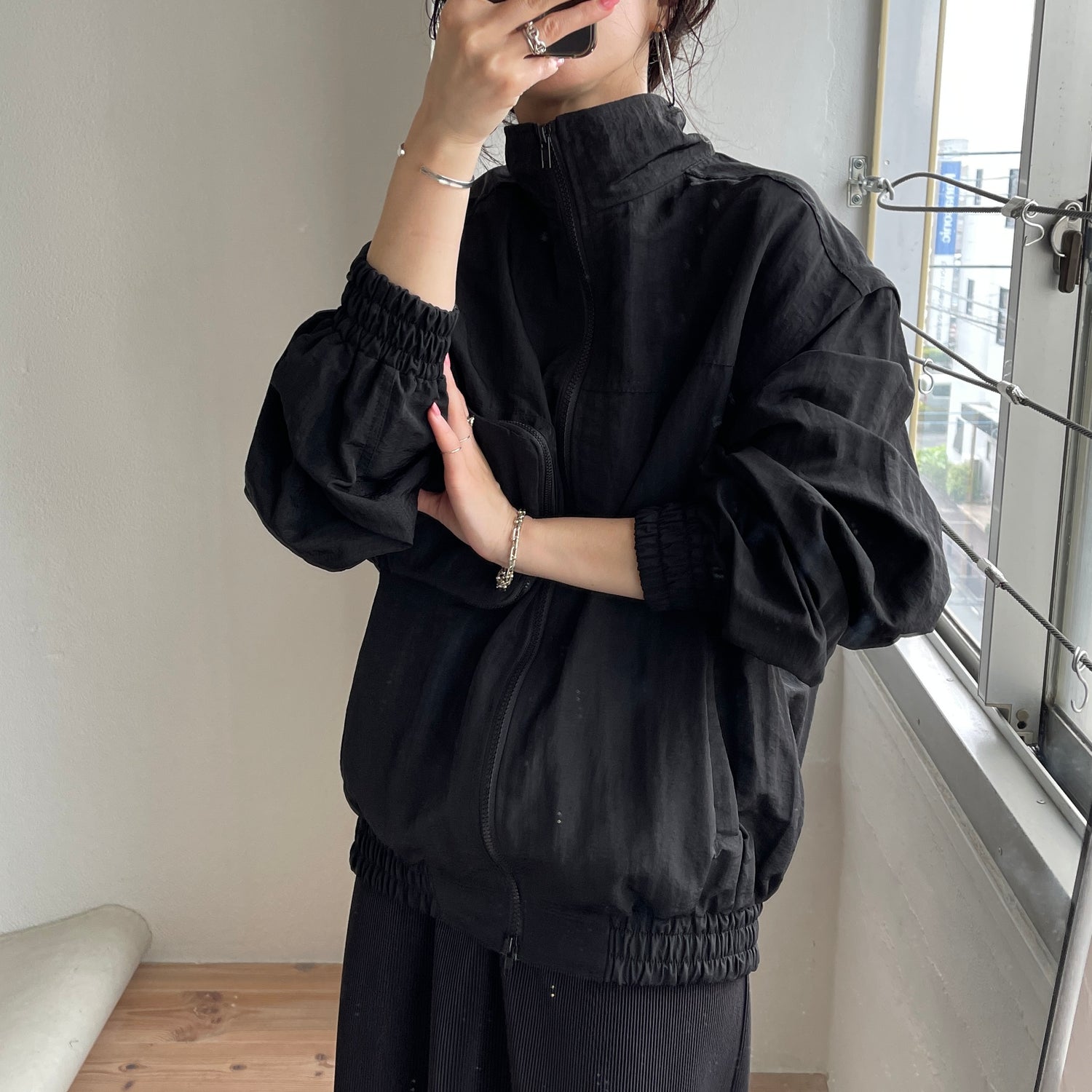 ブルゾンかと思いきや袖が取れてベストにもなるmulch way nylon blouson / black