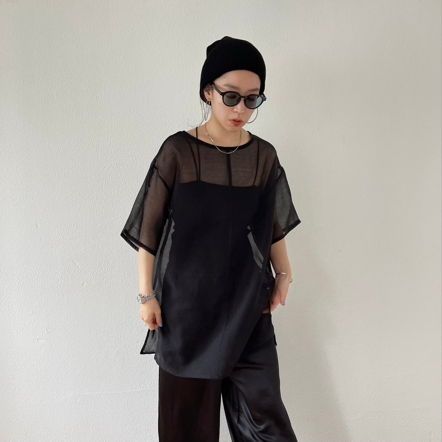 over size sheer tops / black