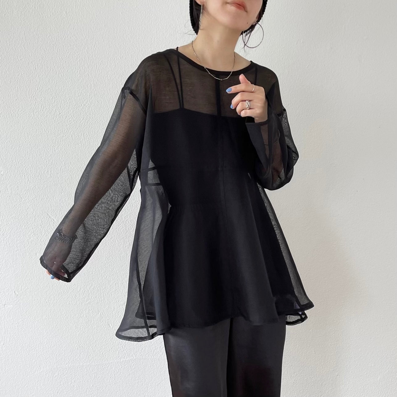 over size sheer flare tops / black