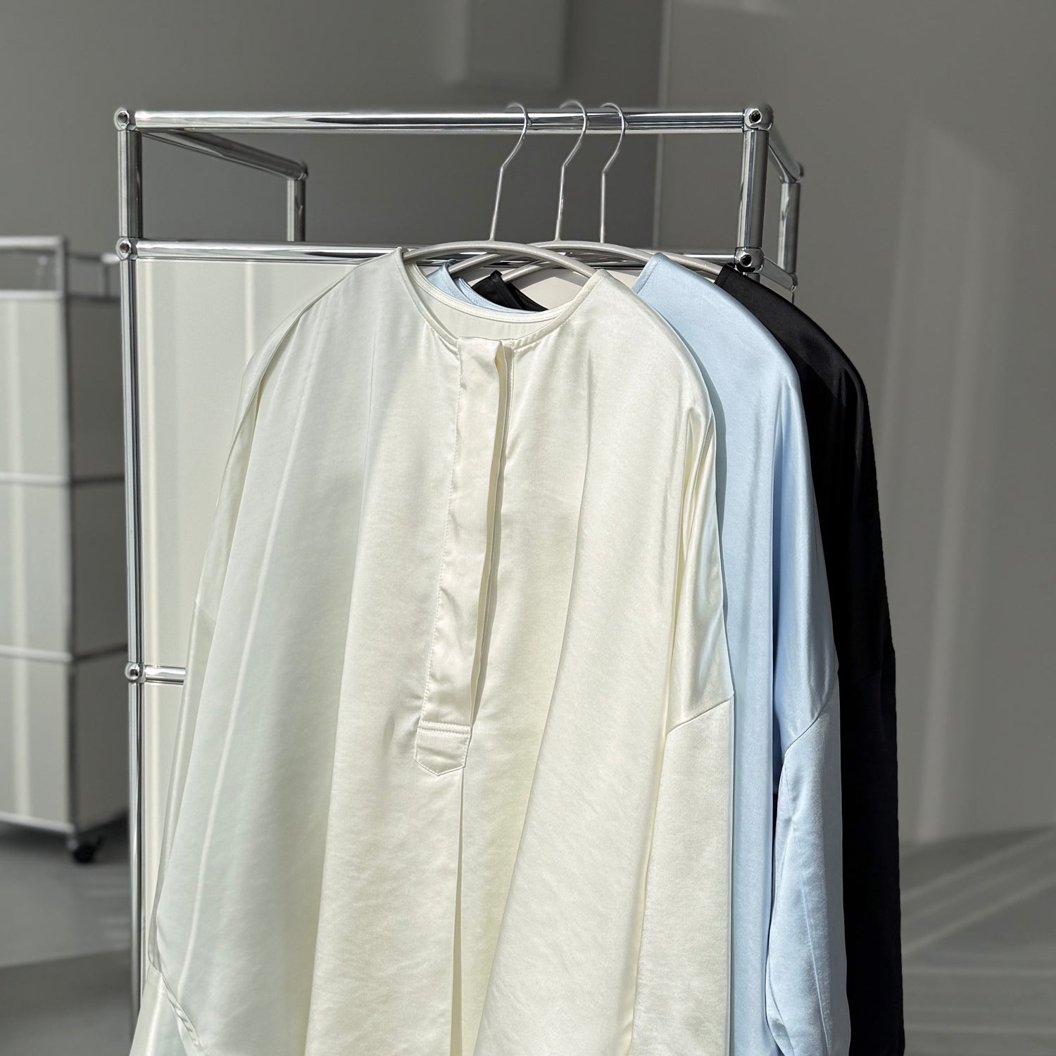 over size no collar mannish satin shirt / ivory