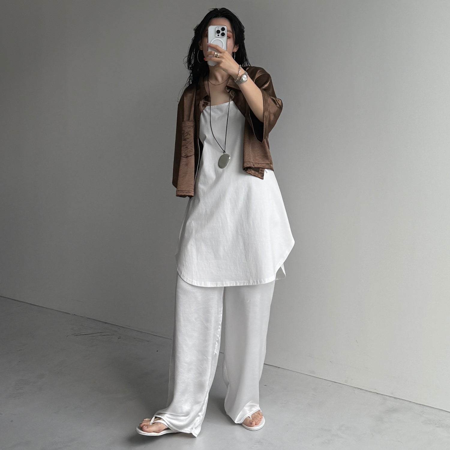 relax satin pants / white