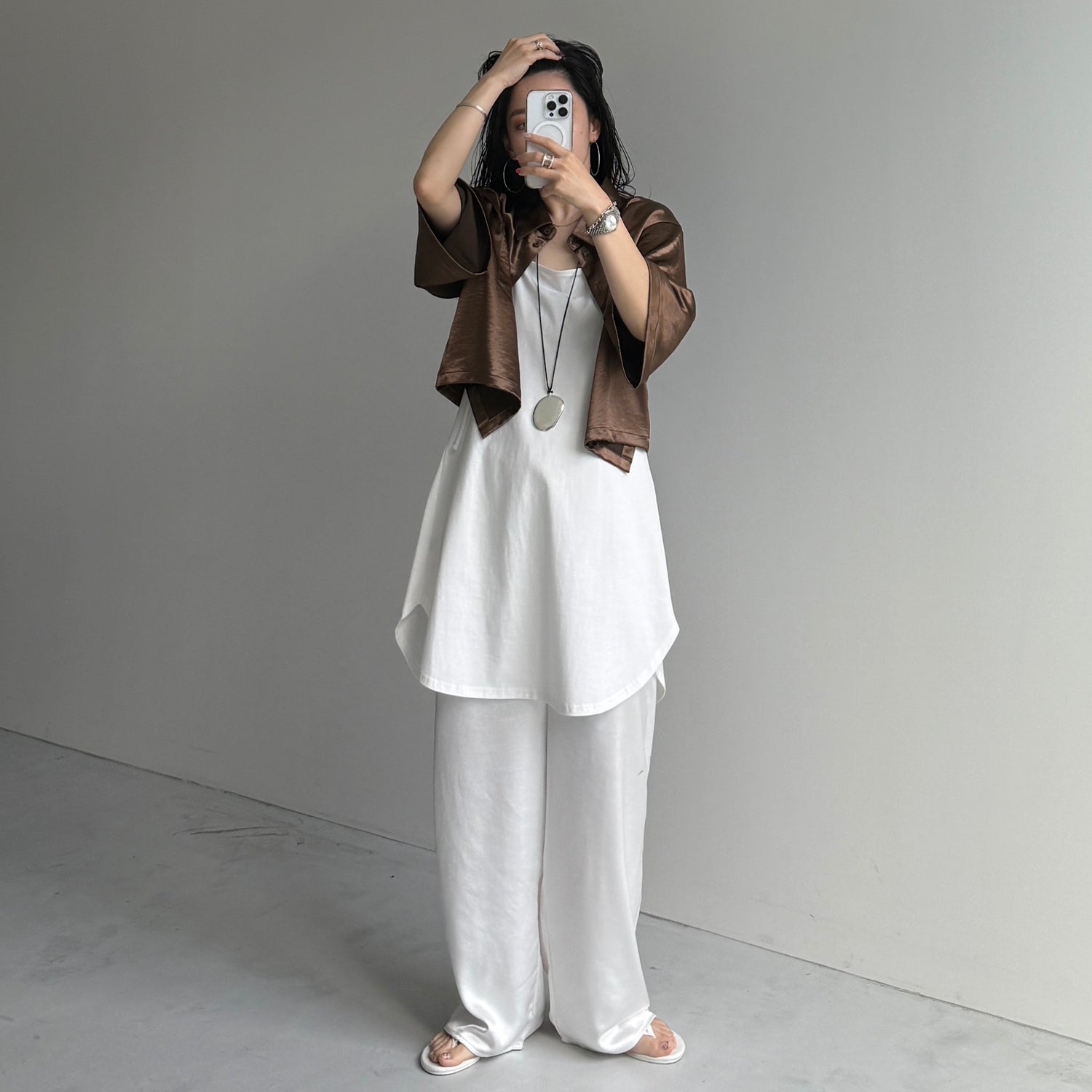 relax satin pants / white