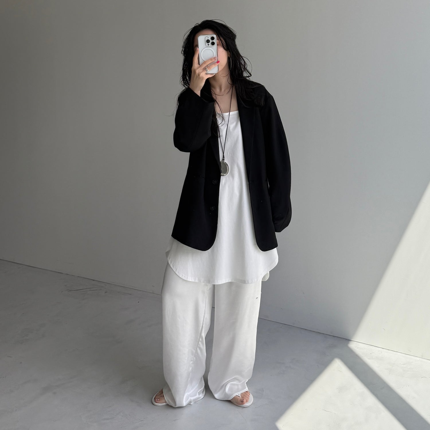 relax satin pants / white