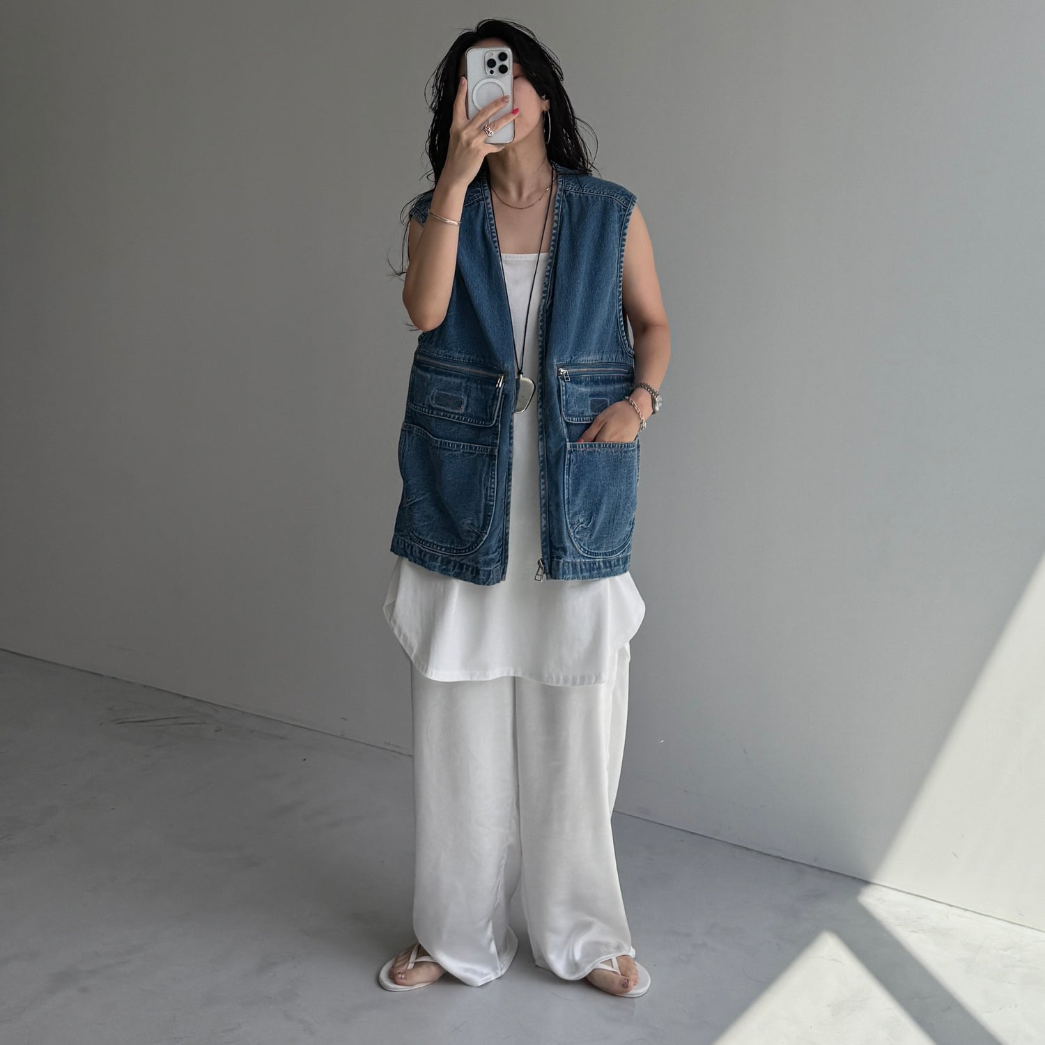 relax satin pants / white