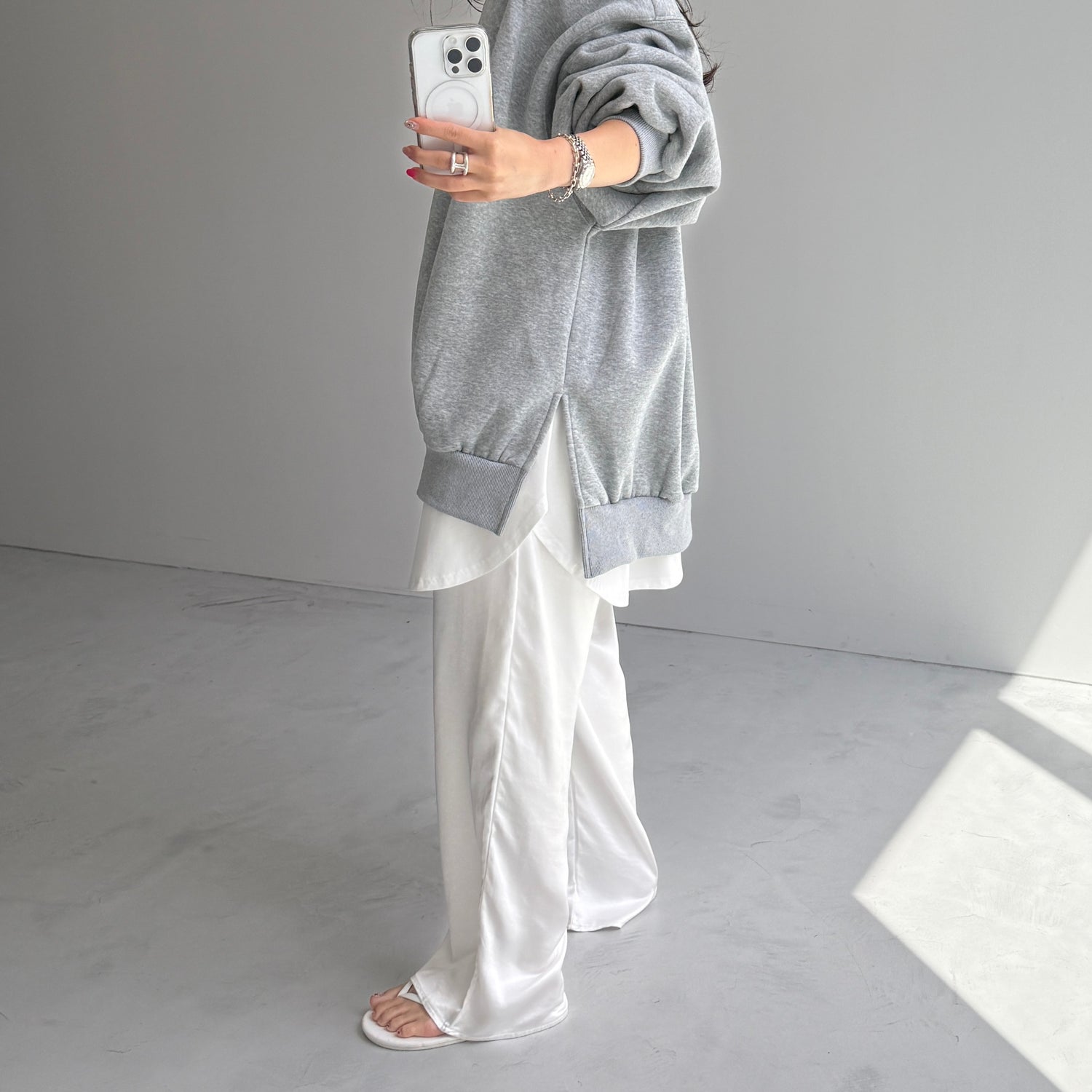 relax satin pants / white