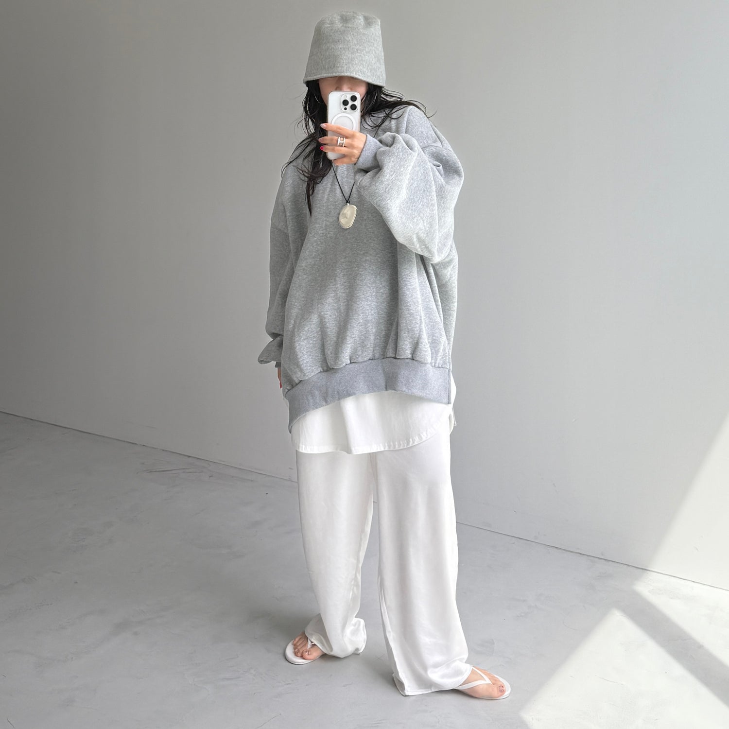relax satin pants / white