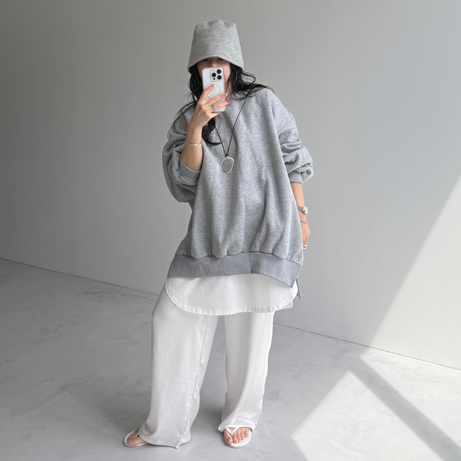relax satin pants / white