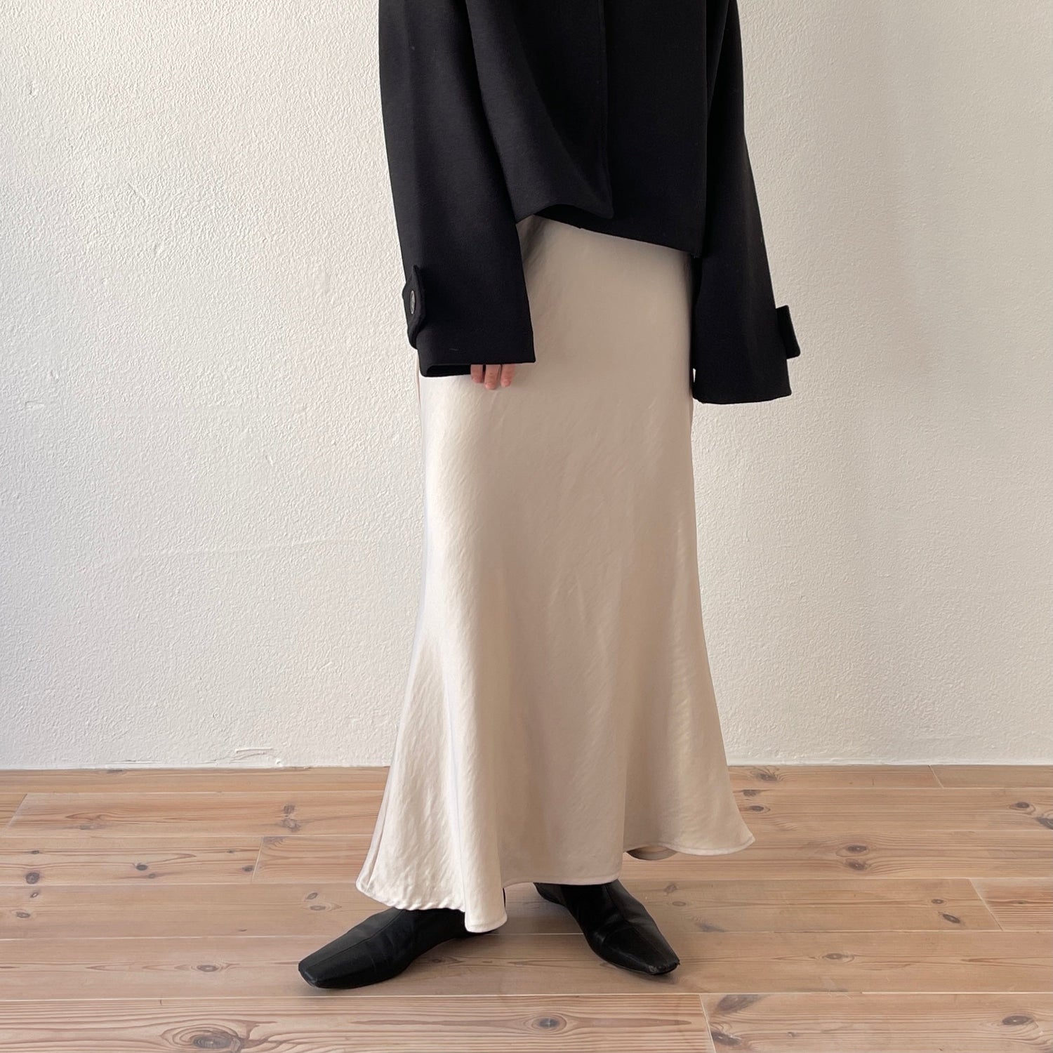 【SAMPLE】style up relax satin mermaid skirt / ivory