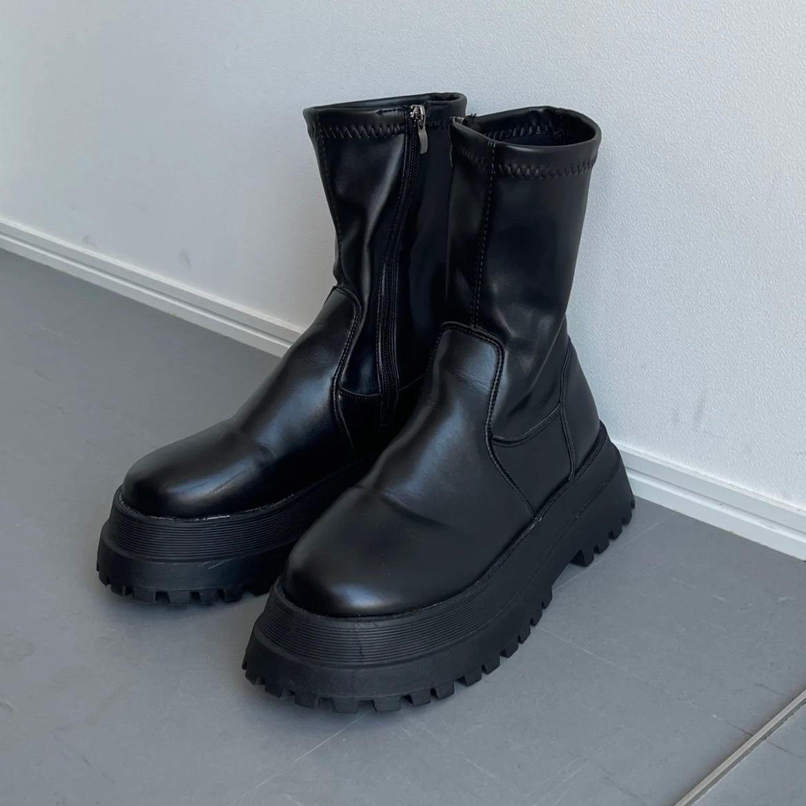 soft touch volume sole middle boots / black | wee9s