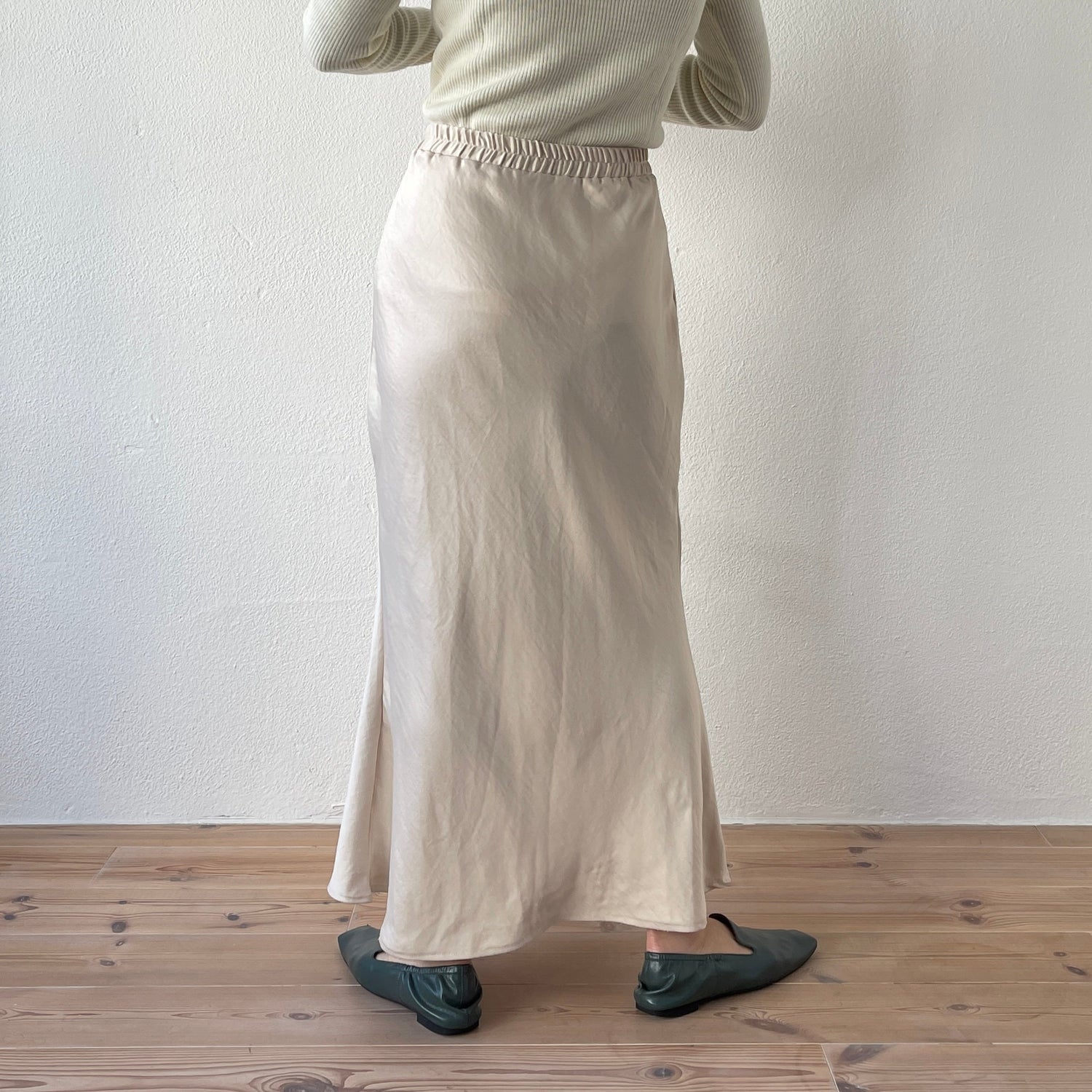 【SAMPLE】style up relax satin mermaid skirt / ivory