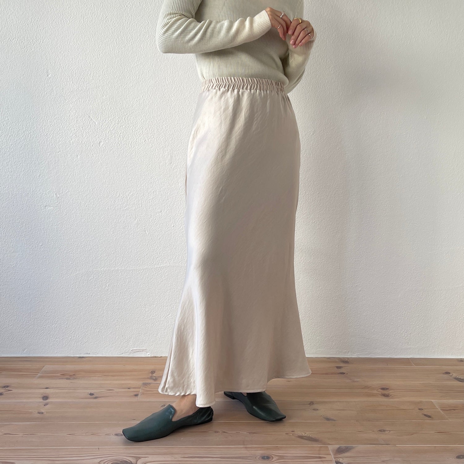 【SAMPLE】style up relax satin mermaid skirt / ivory